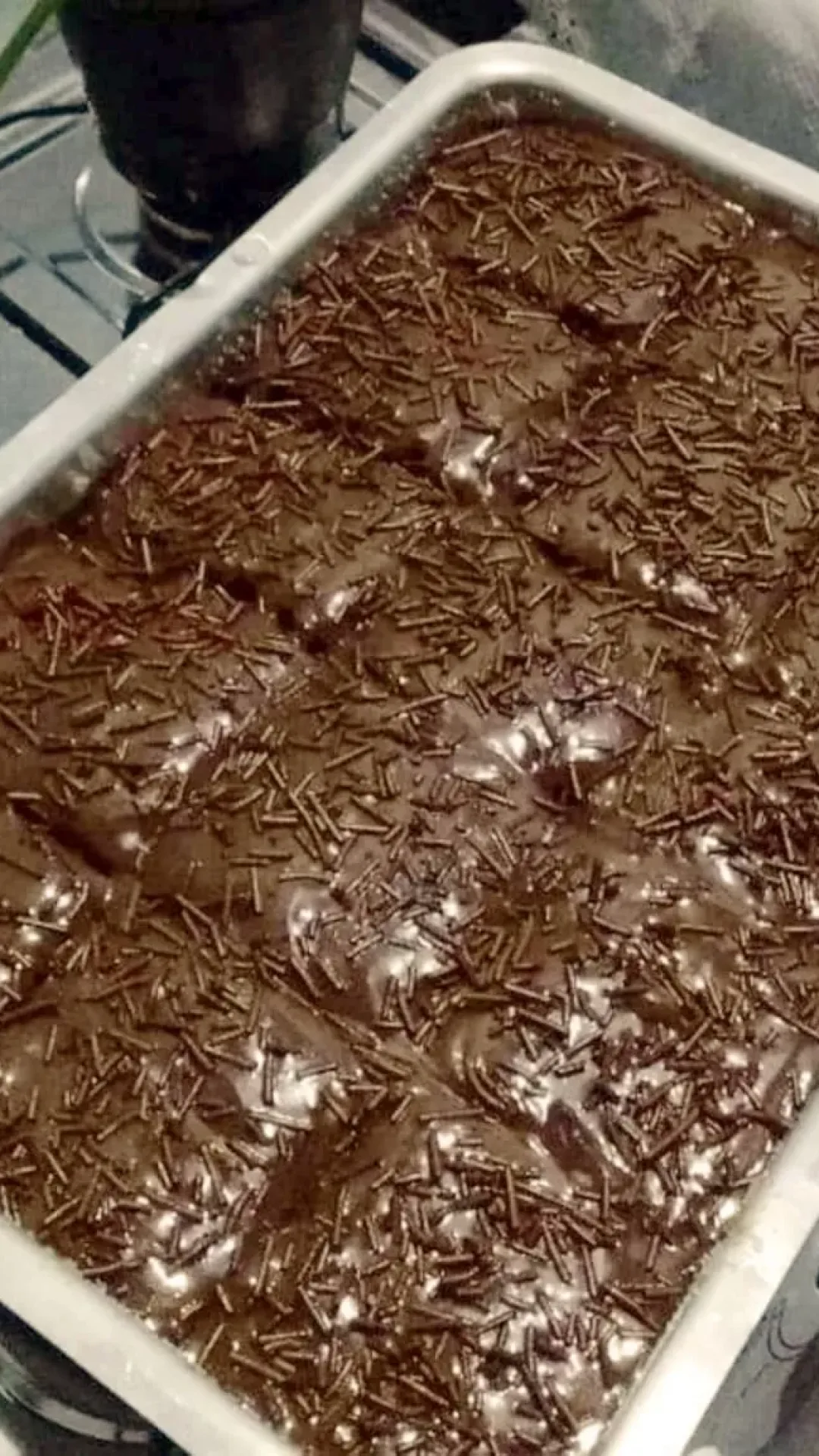 Bolo de chocolate mais fácil do mundo basta bater tudo no liquidificador e colocar pra assar