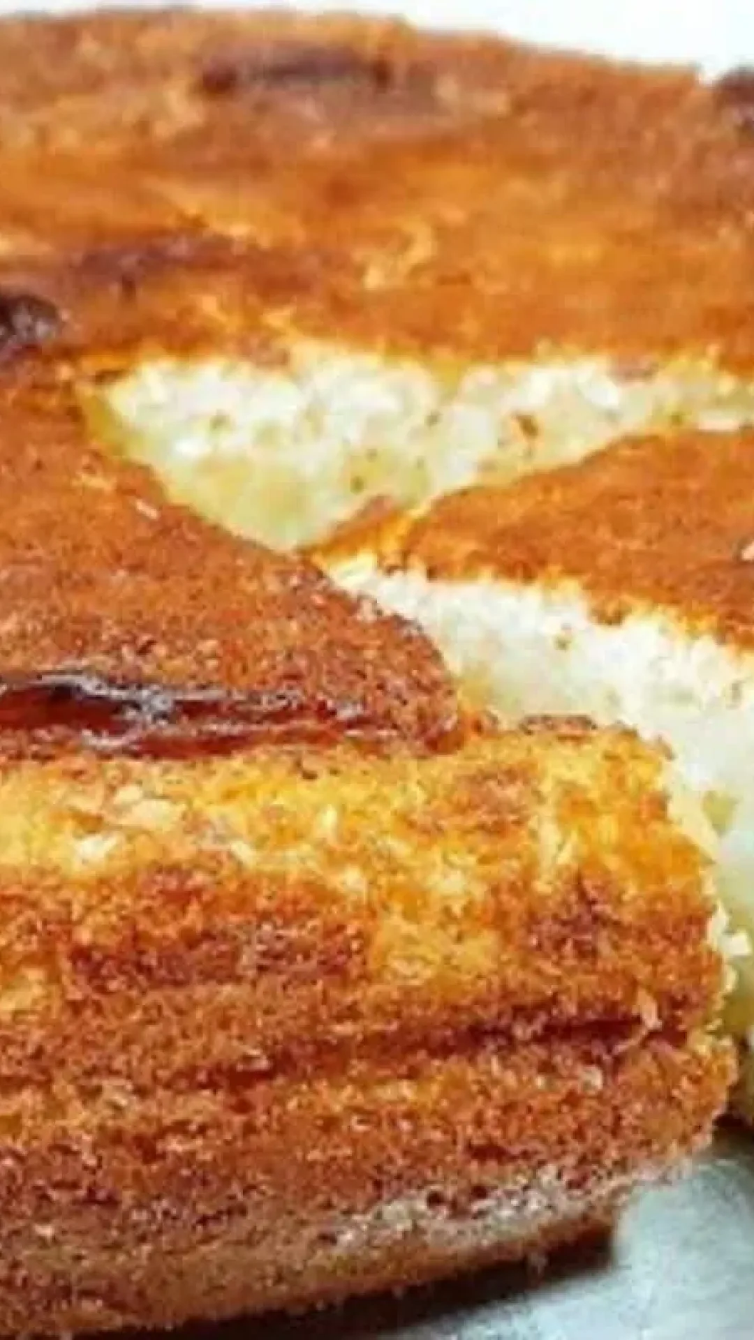 Bolo de coco cremoso para o café da manhã: ninguém resiste a mais um pedaço
