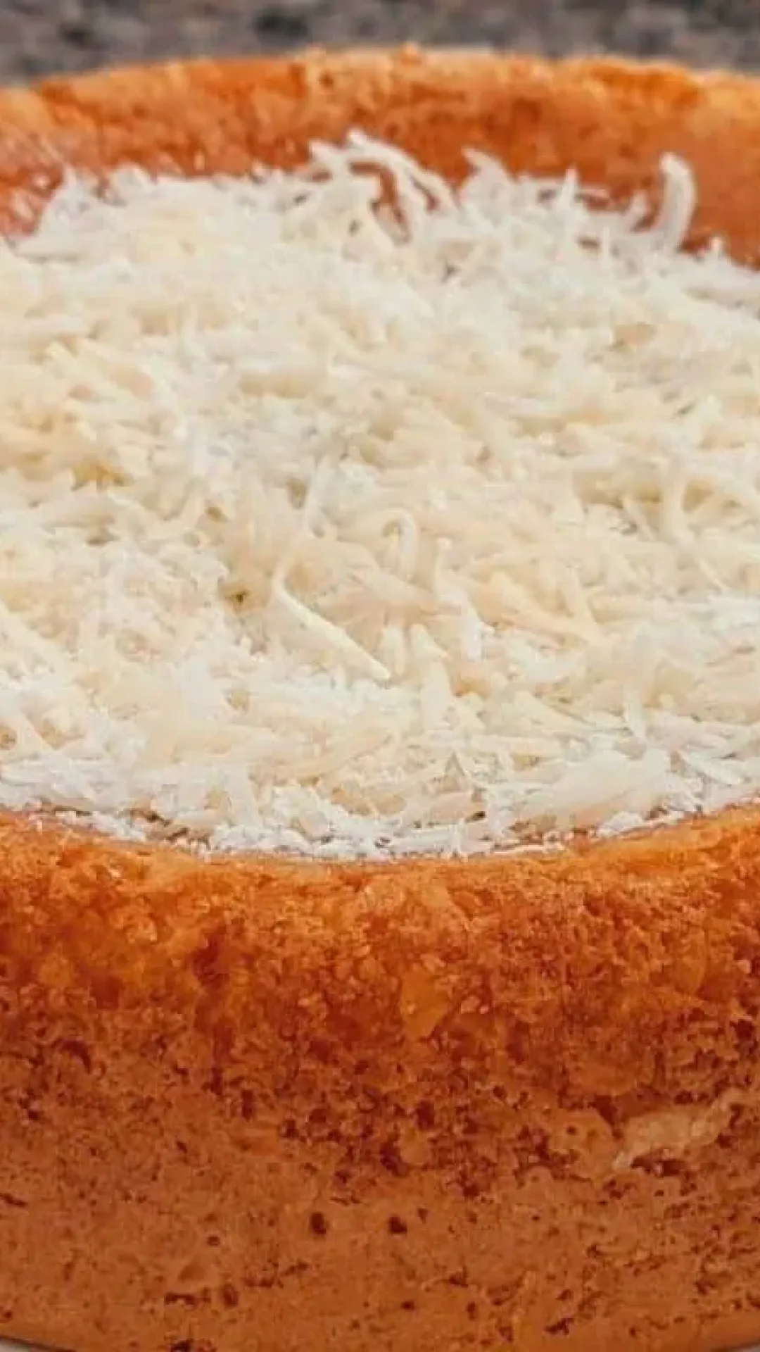 Bolo de coco cremoso sem trigo, fofinho, fácil e pronto rapidinho no liquidificador