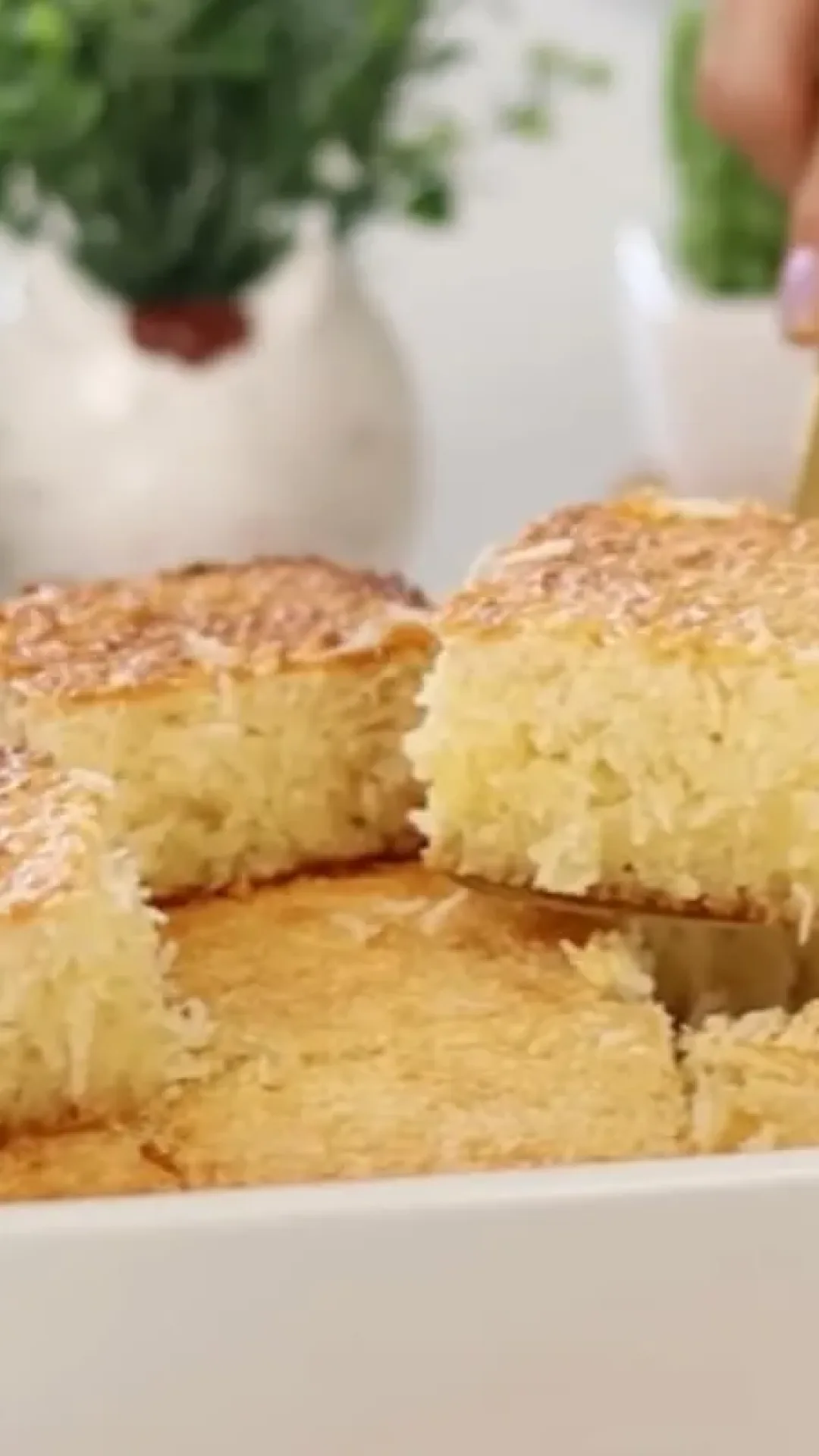 Bolo de coco fácil sem farinha e sem mistério, fofinho, molhadinho e sabor super marcante
