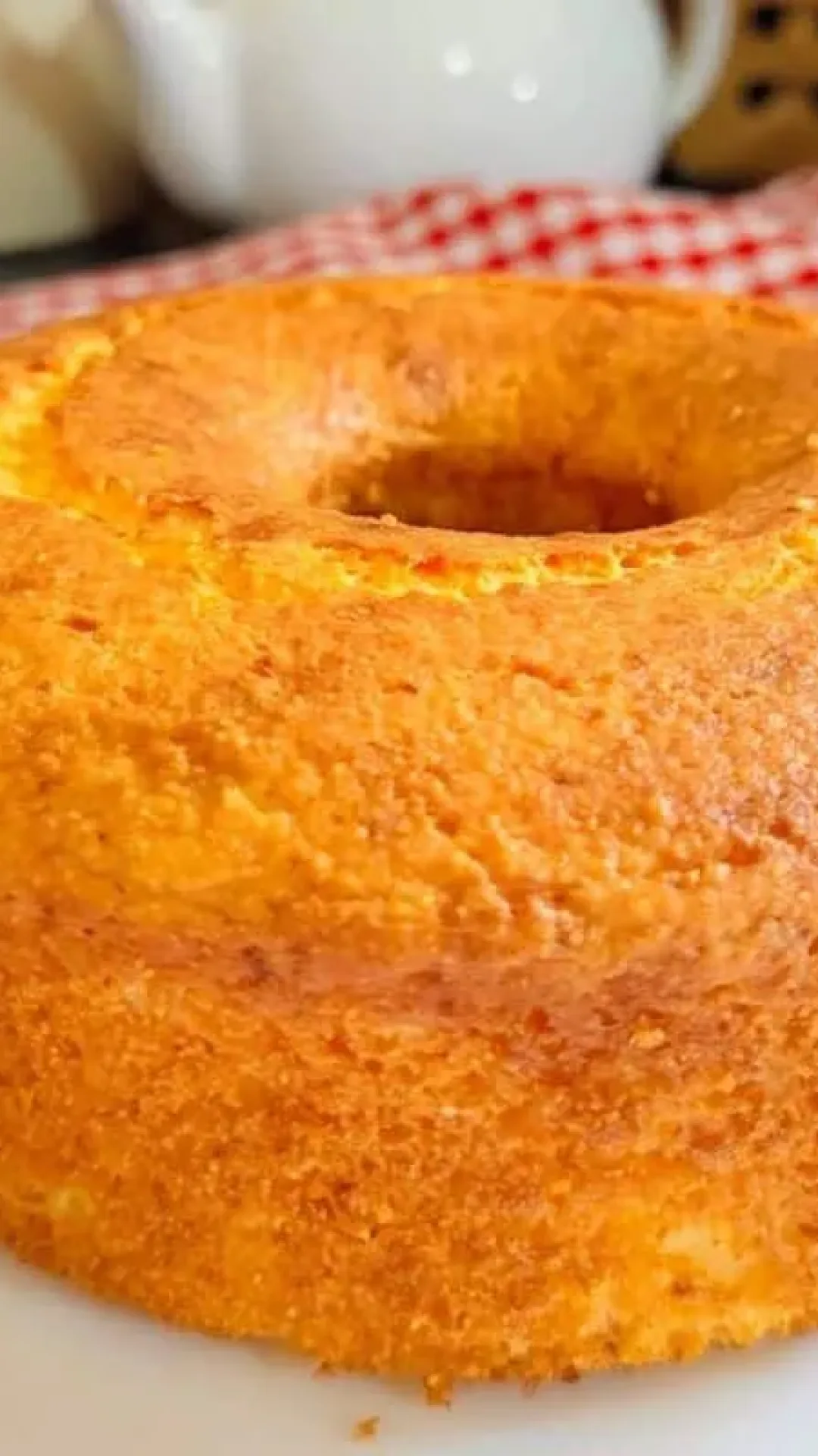 Bolo de fubá com creme de leite: misture 2 ovos e faça essa delícia para seu café da manhã