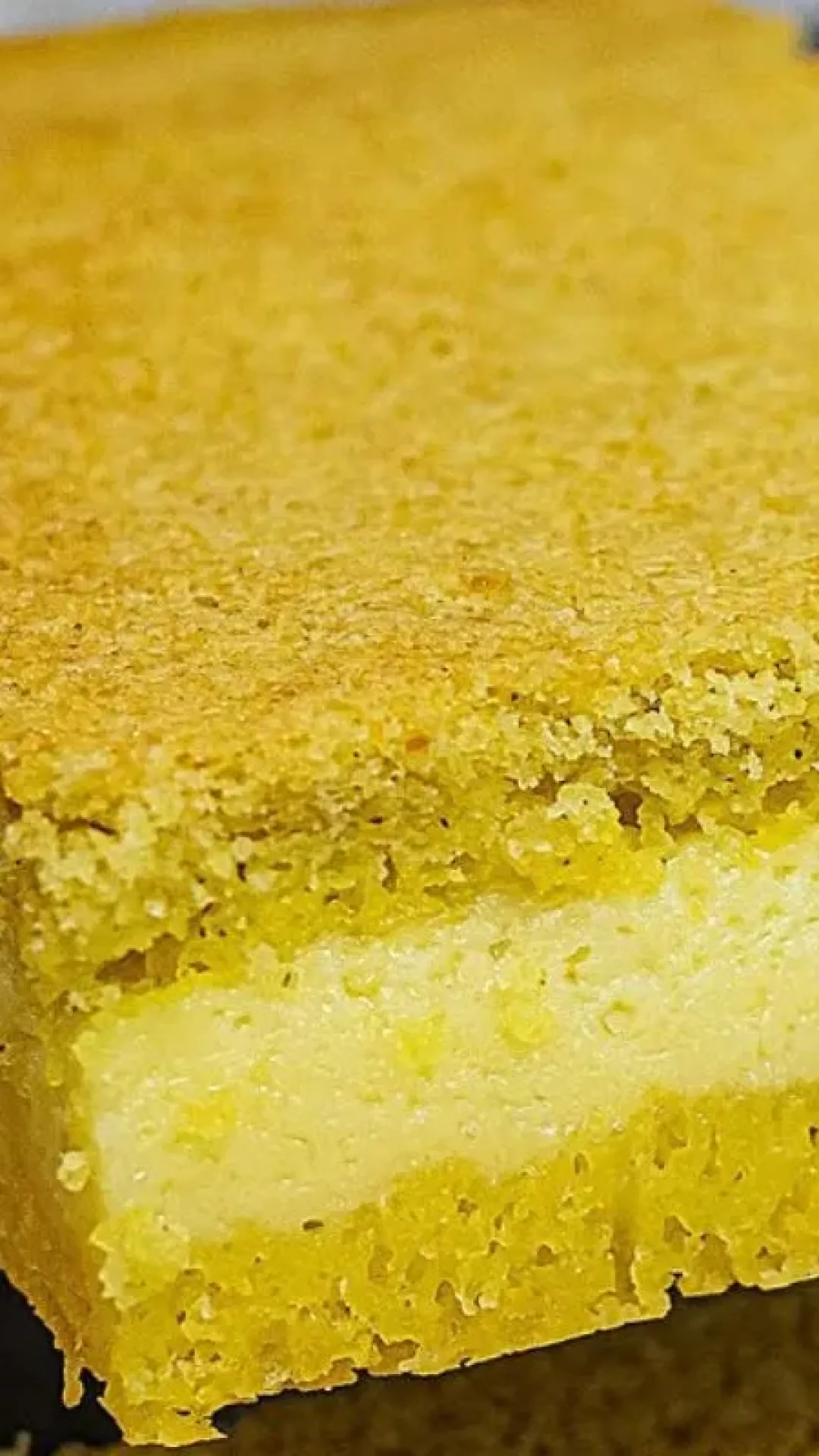 Bolo de fubá cremoso mais fácil do mundo de liquidificador que já sai do forno recheado
