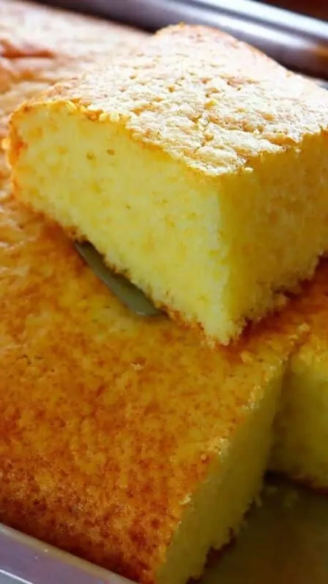 Bolo de iogurte fofinho e saboroso que você prepara em poucos minutos no liquidificador