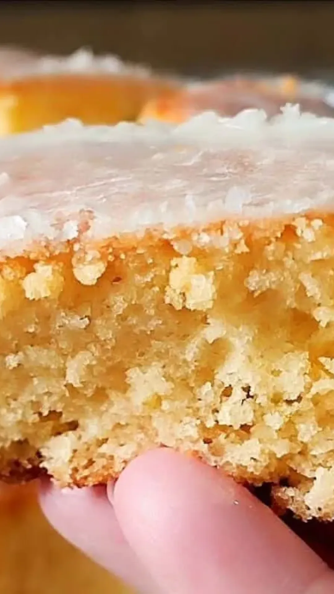 Bolo de laranja com cobertura sequinha: perfeito para você fazer hoje no café da manhã