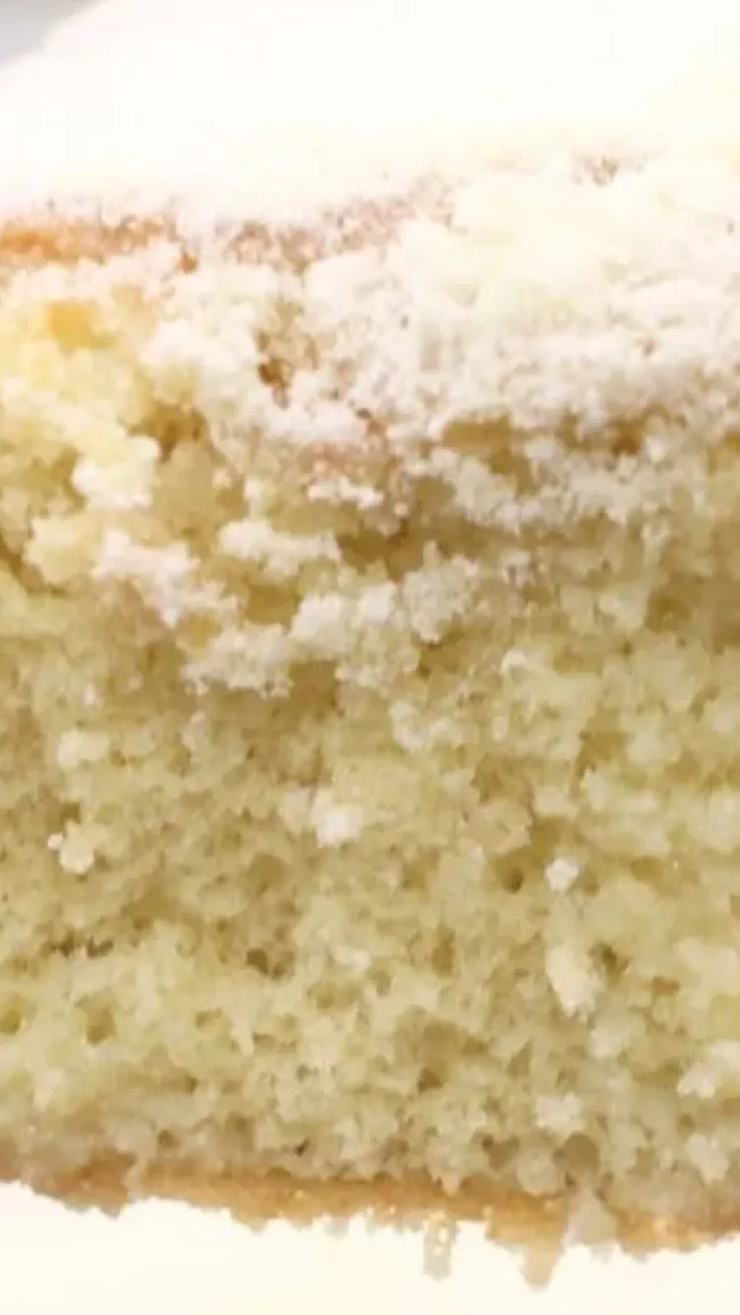 Bolo de leite fofinho e rápido que fica perfeito com um café e desmancha na boca