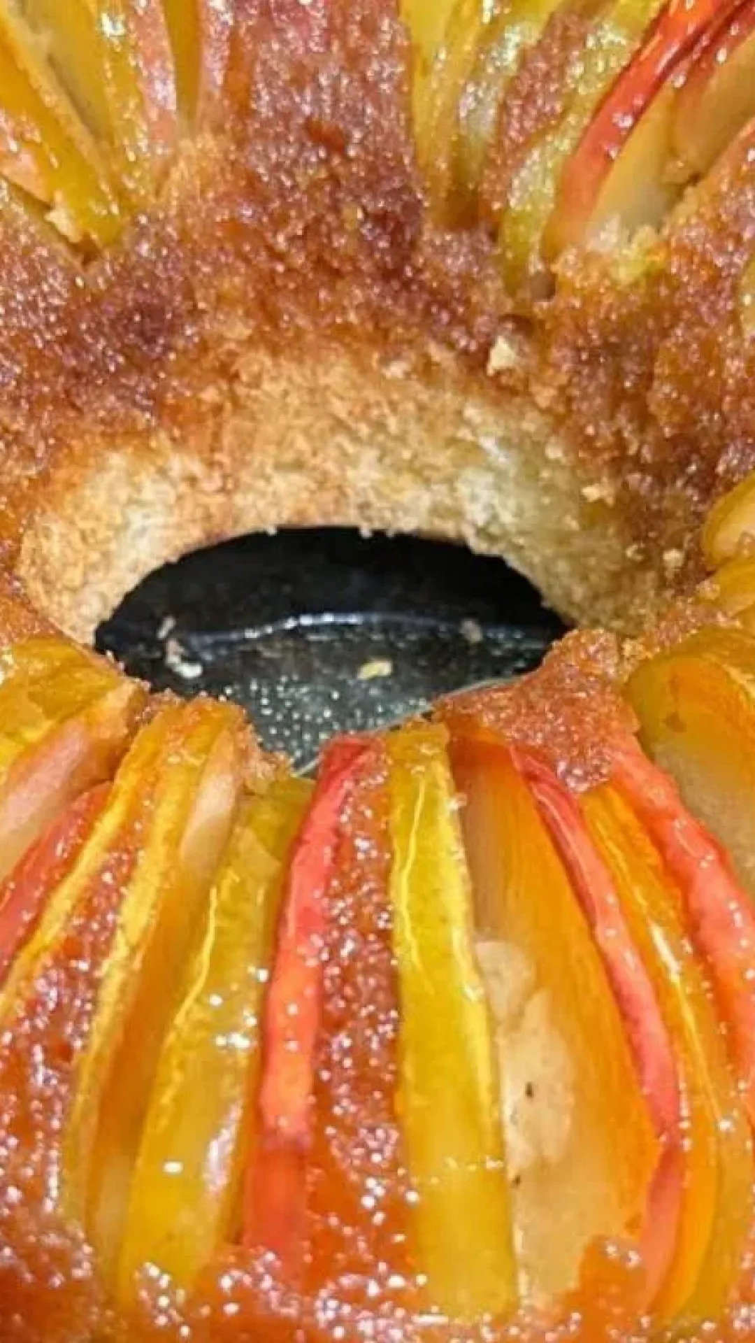Bolo de maçã fofinho e perfumado, uma receita clássica e simples que todo mundo adora