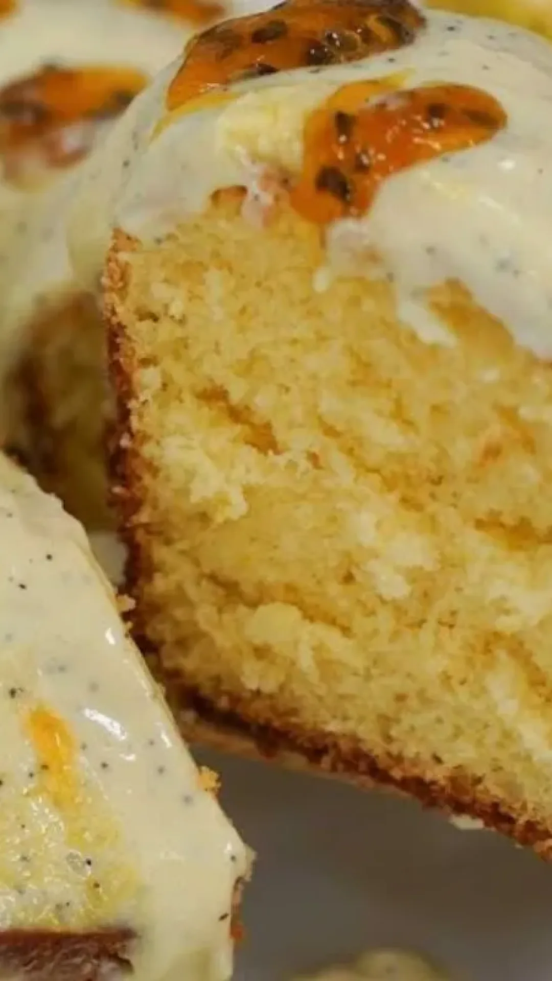 Bolo de maracujá fofinho e fácil de fazer: receita simples para o seu café da tarde