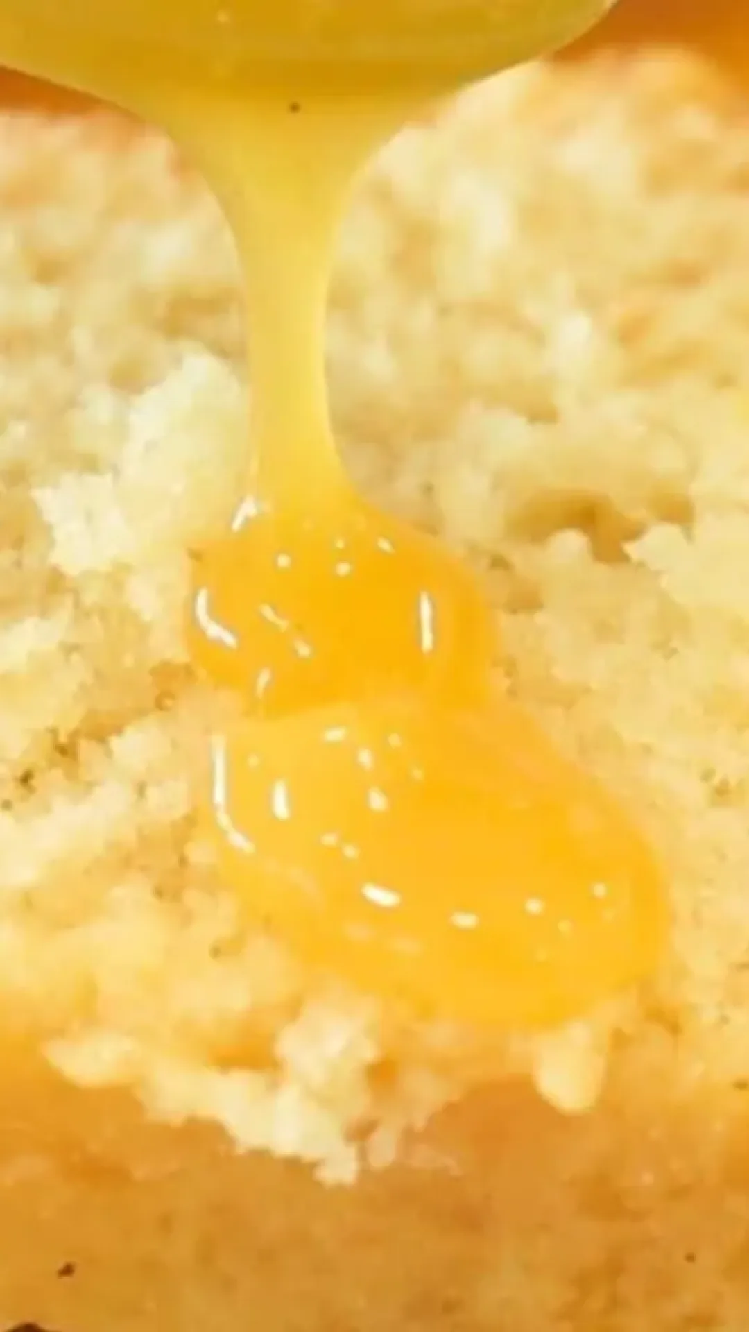 Bolo de maracujá rápido e fofinho: receita fácil da Isamara Amâncio que sempre dá certo