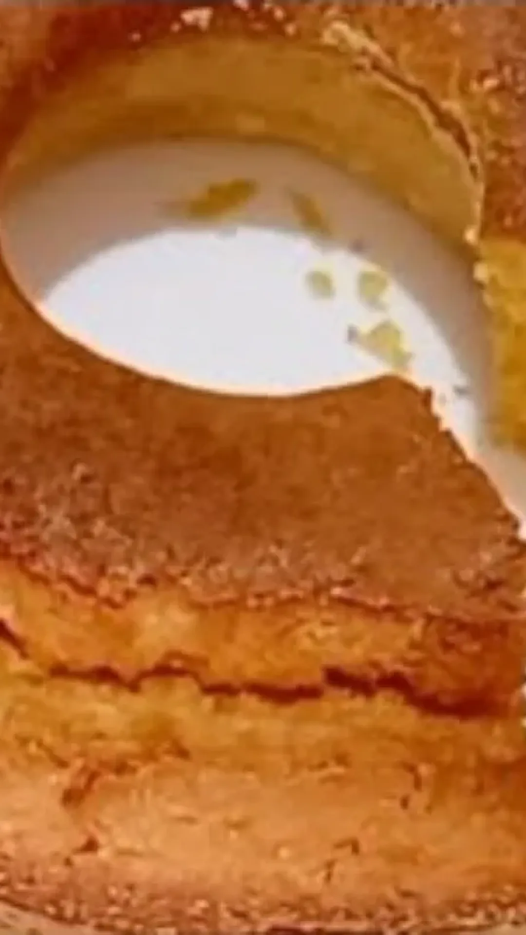 Bolo de milho cremoso que derrete na boca e é perfeito para o café da manhã ou lanche da tarde