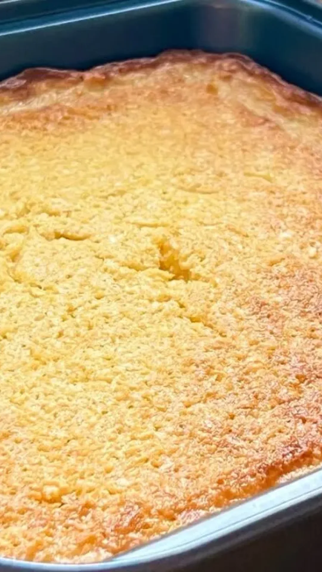 Bolo de milho cremoso sem farinha feito com poucos ingredientes e muito sabor
