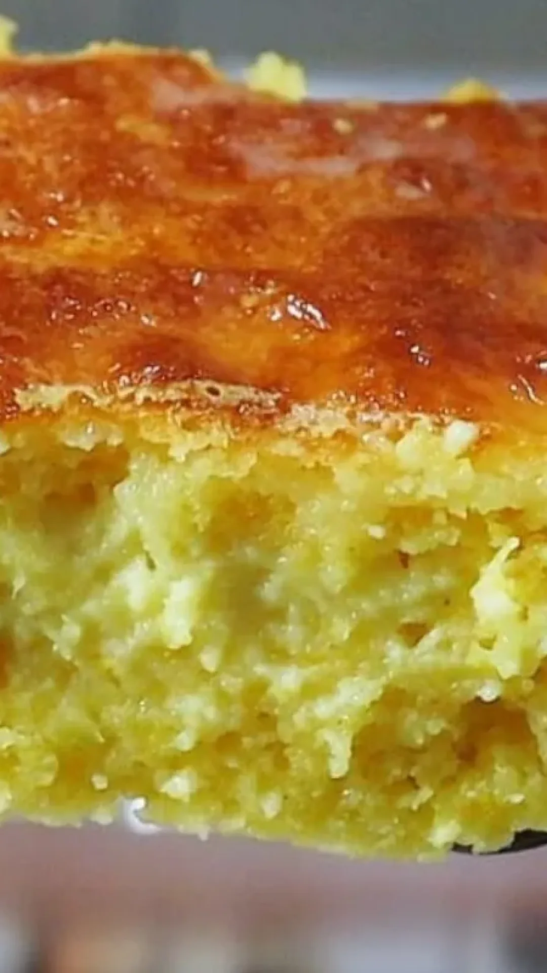 Bolo de milho de latinha cremoso de liquidificador com sabor de café na roça
