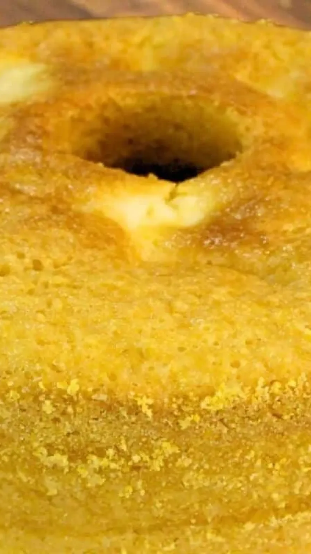 Bolo de milho fácil e delicioso com requeijão cremoso e sabor irresistível