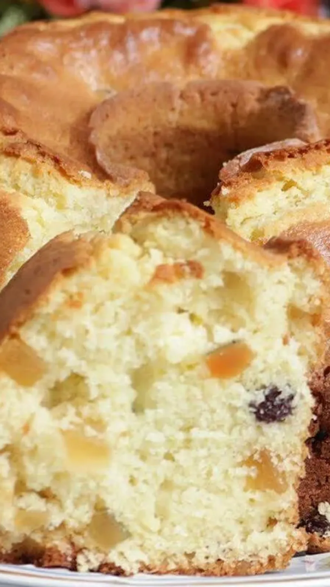 Bolo de natal amanteigado fácil e delicioso que parece um panetone de Natal