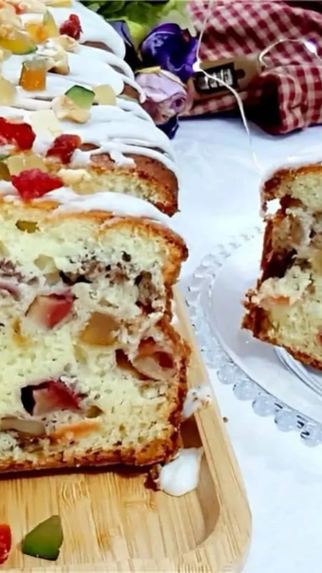 Bolo de natal com frutas bem recheado uma delícia que toda família vai amar