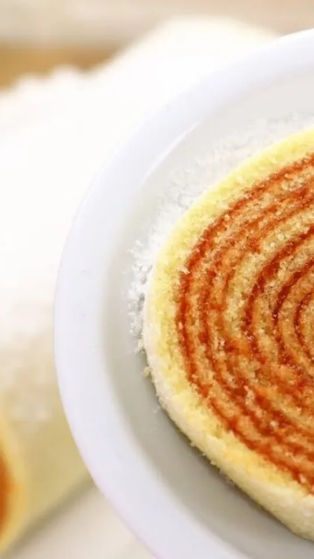 Bolo de rolo pernambucano: massa fininha recheada com goiabada e sabor que conquista