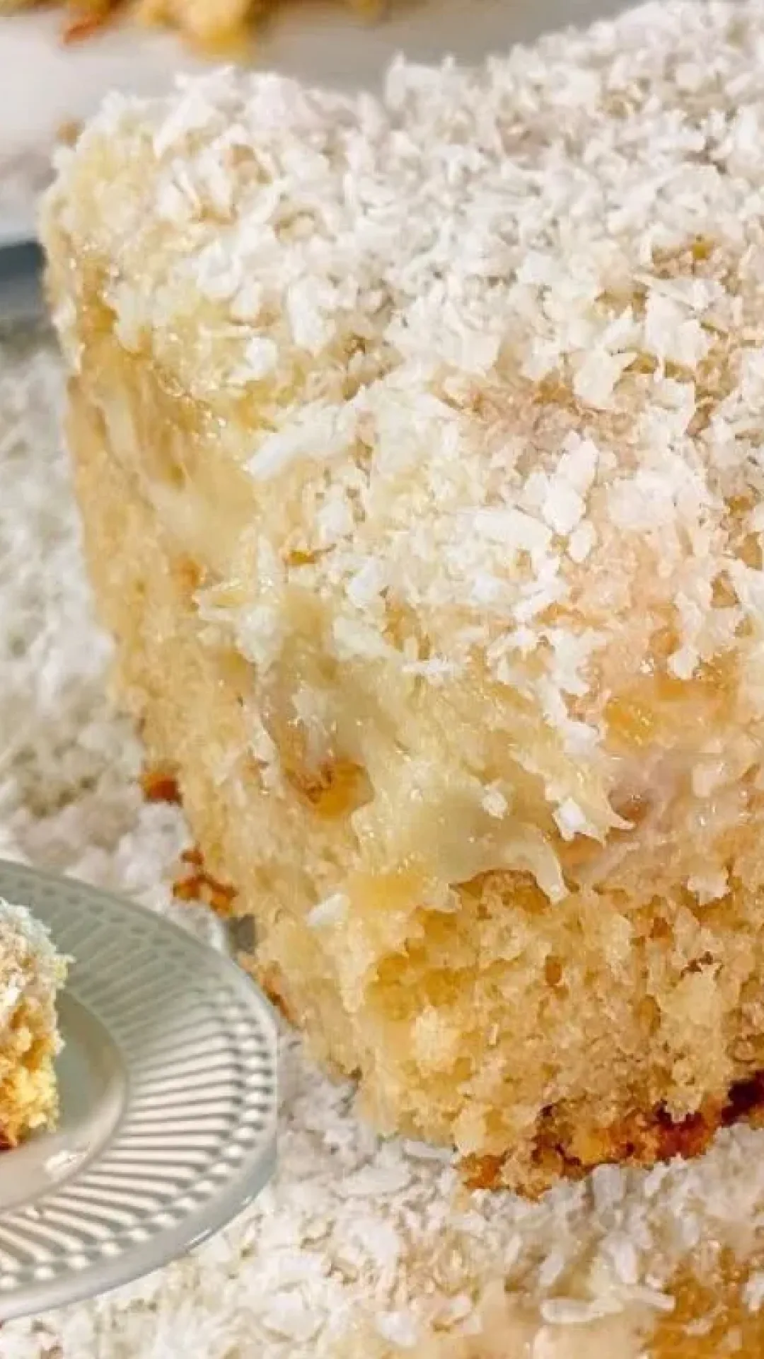 Bolo gelado de abacaxi molhadinho e fácil que vai bem em qualquer ocasião