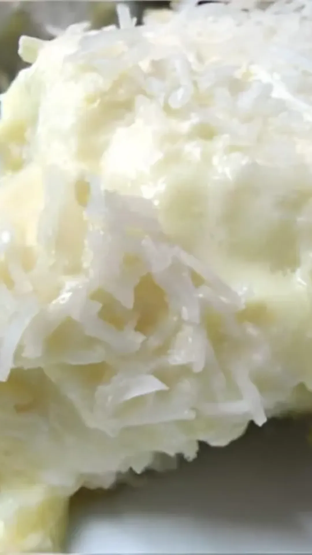Bolo gelado de coco bem molhadinho para festa ou até mesmo sobremesa todo mundo ama