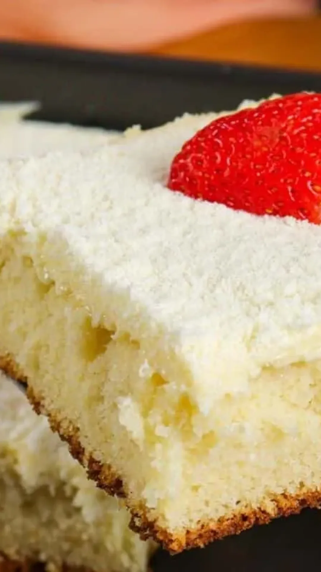 Bolo gelado de leite Ninho molhadinho e delicioso com cobertura que não vai ao fogo