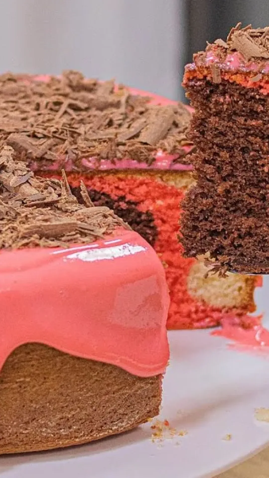Bolo napolitano com cobertura de mousse de Tang que não vai ao fogo e surpreende no sabor