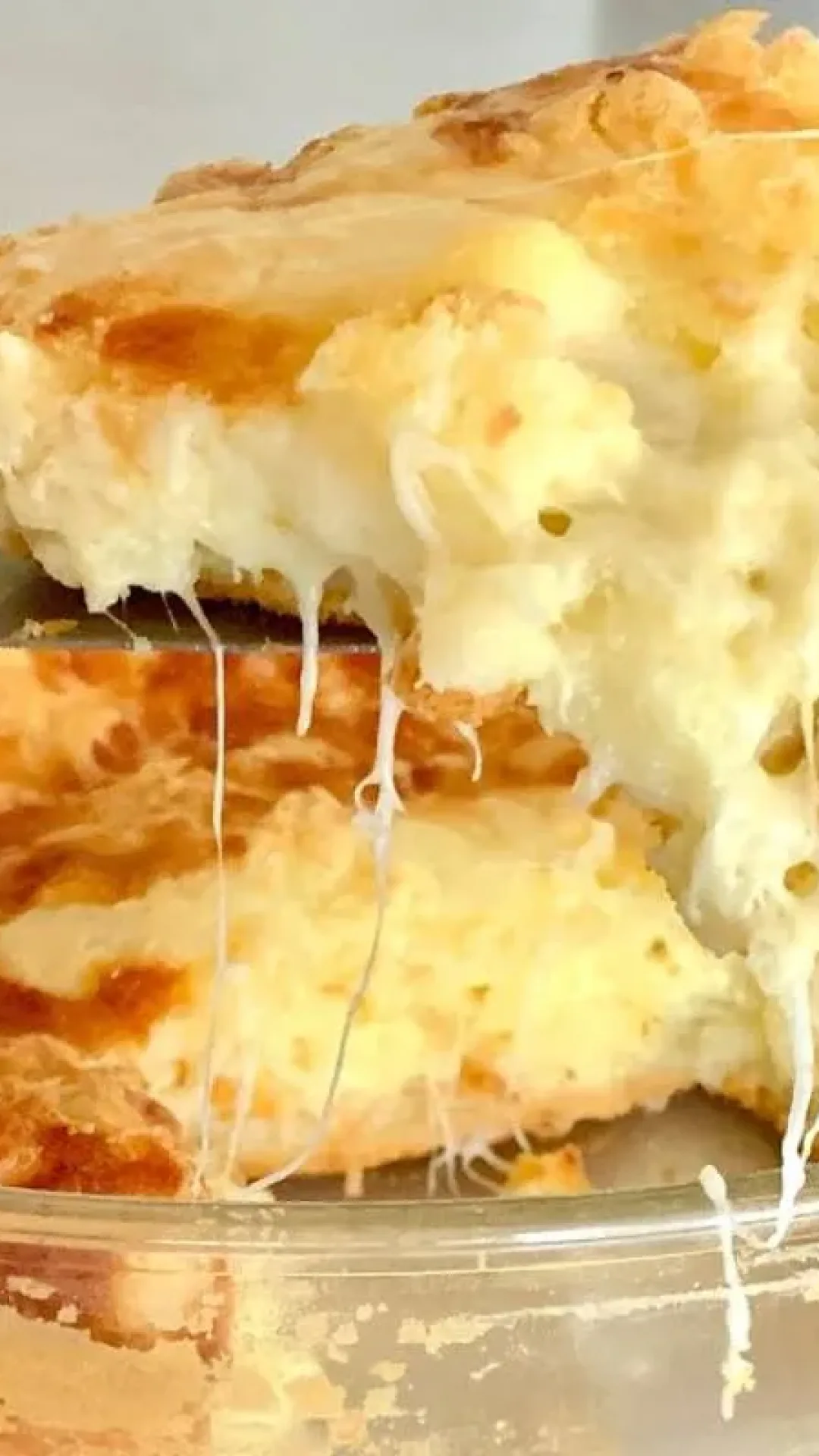 Bolo pão de queijo na travessa: uma ótima novidade para seu lanche da tarde no feriado