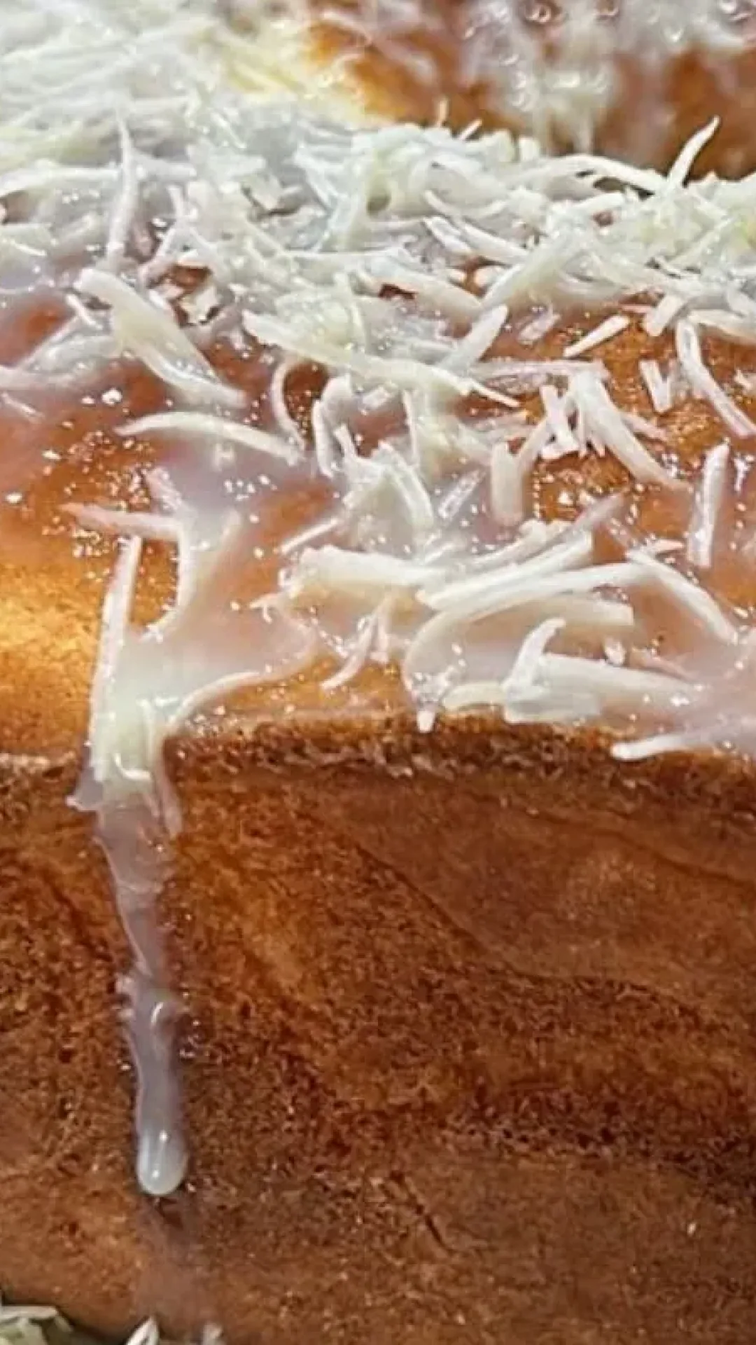 Bolo queijadinha fácil e rápido: a receita que fica com gostinho de queijo e é deliciosa