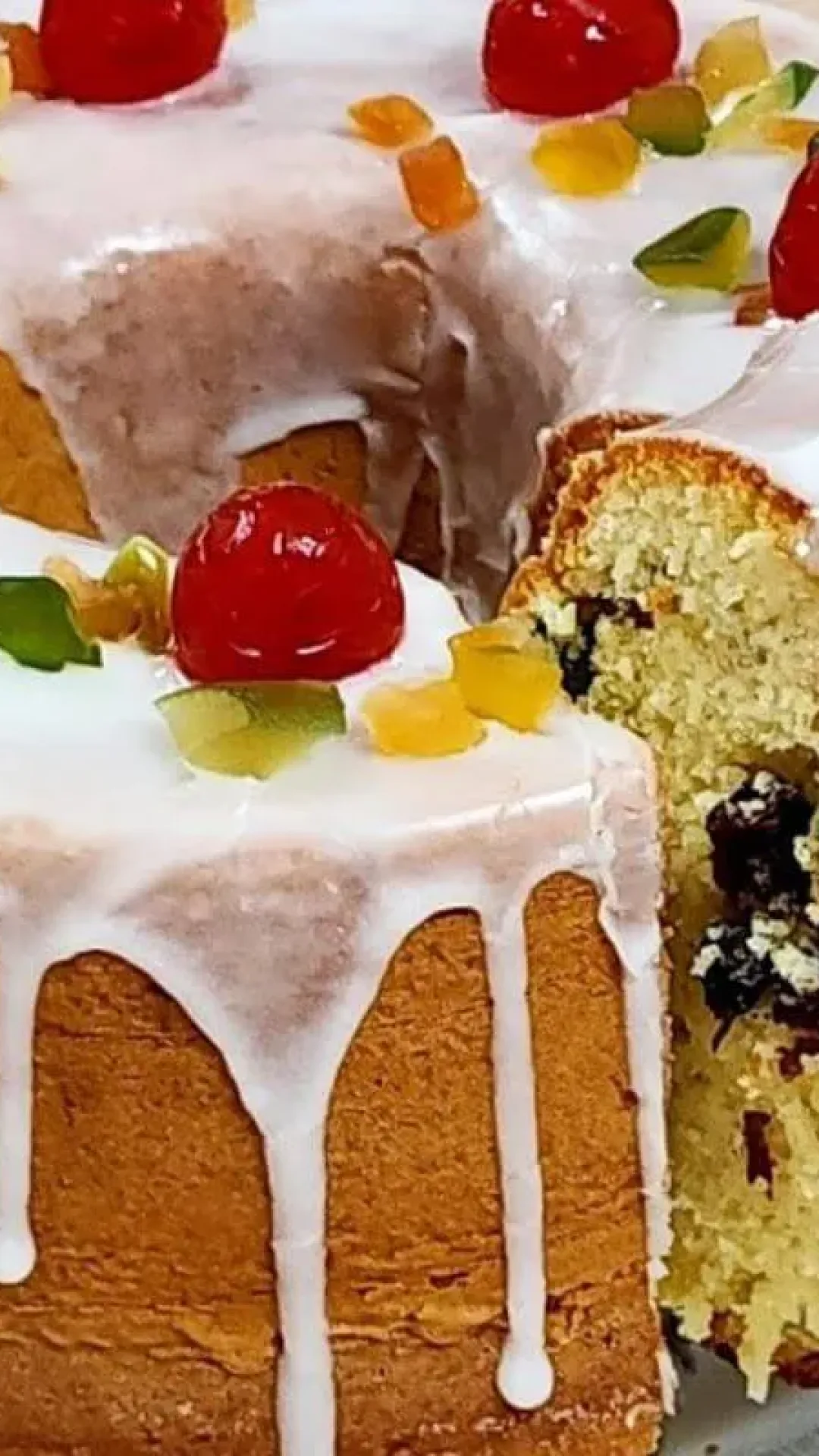 Bolotone dá para chamar de bolo e também de panetone importante é que fica uma delícia