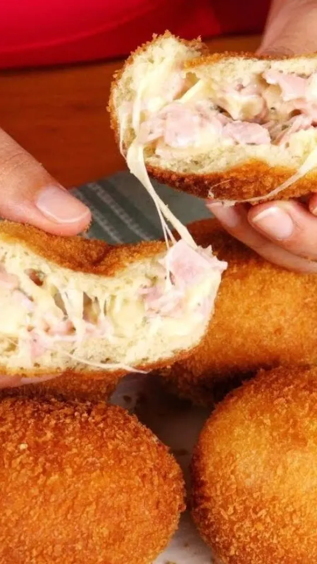 Bomba de presunto e queijo deliciosa e totalmente irresistível