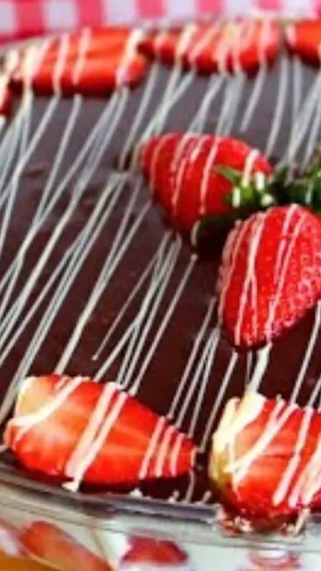 Bombom de morango, uma sobremesa prática e deliciosa que não leva gelatina, não vai ao fogo  e vai encantar a sua família