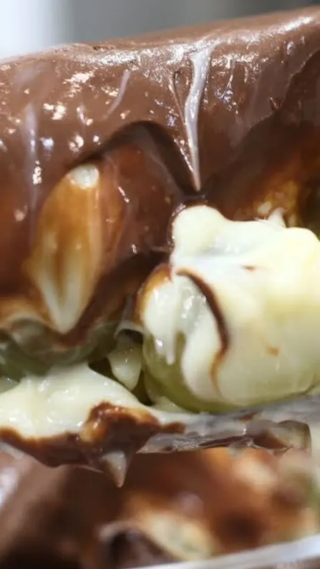 Bombom de uva na travessa: todos dizem que esse é o melhor bombom de uva que já comeram