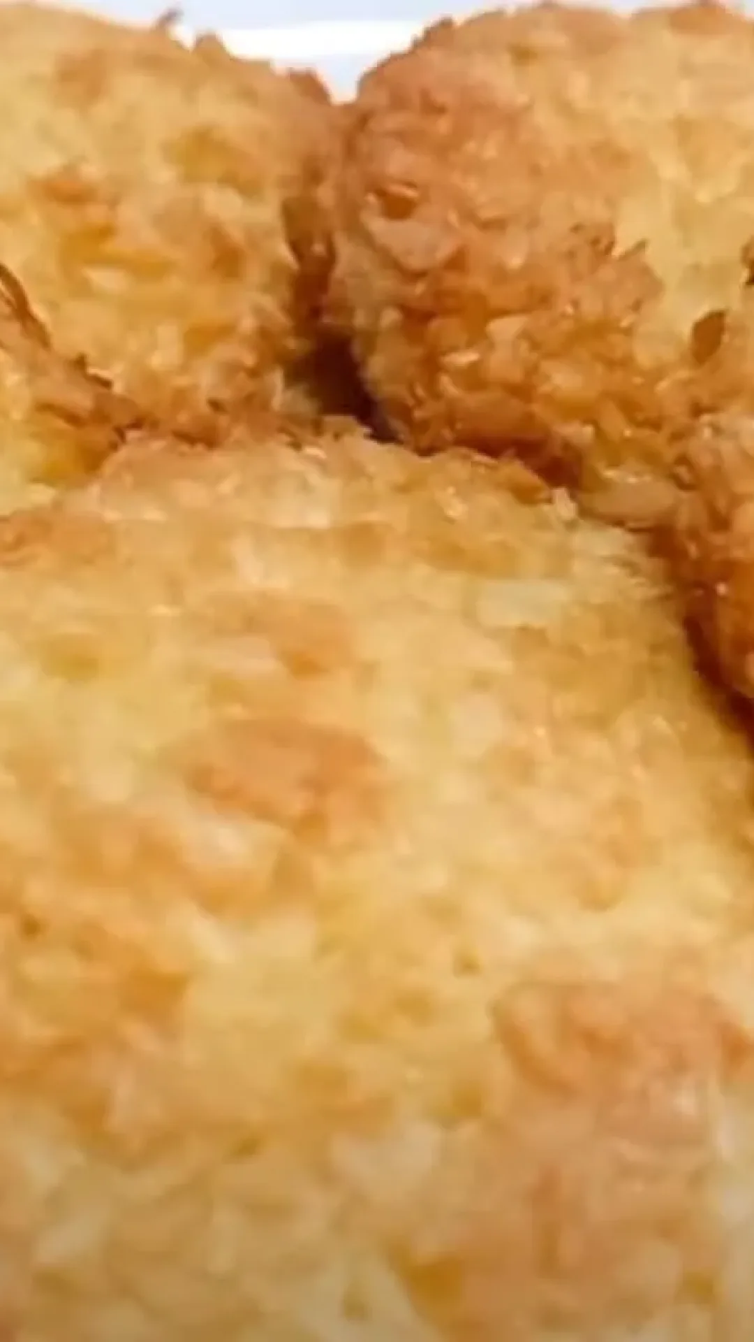 Broinha sem fubá com apenas ingredientes simples que você já tem em casa e fica pronta rapidinho