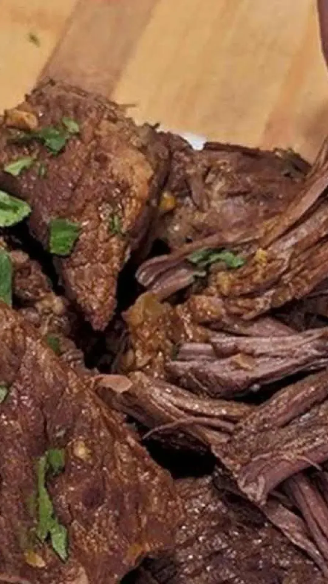 Carne de panela desmanchando e muito suculenta com um segredo especial no preparo