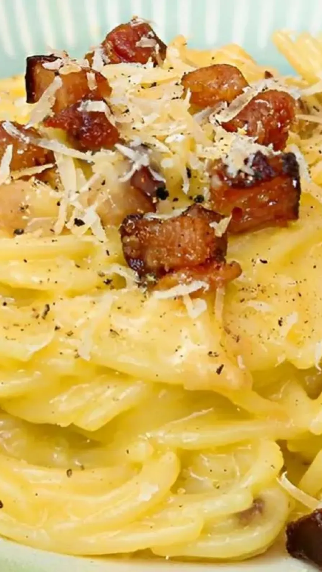 Chef de cozinha famoso ensina essa receita incrível de macarrão à carbonara