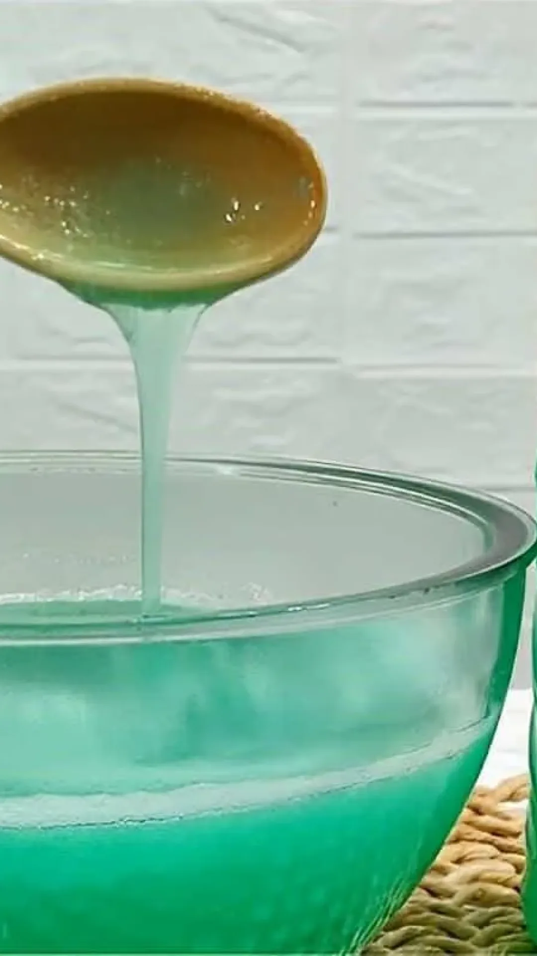 Com apenas 1 barra de sabão fiz 2 litros de detergente caseiro forte e que limpa muito sem fazer esforço