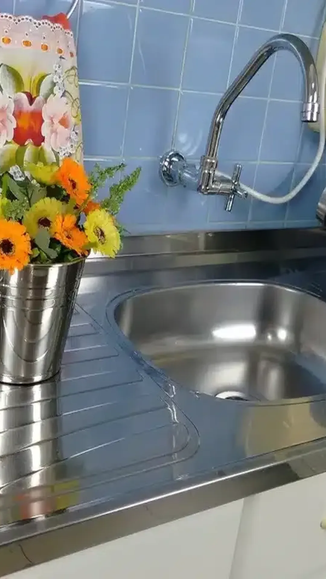 Como dar brilho em pia de inox depois do almoço: tira toda gordura e deixa limpinha