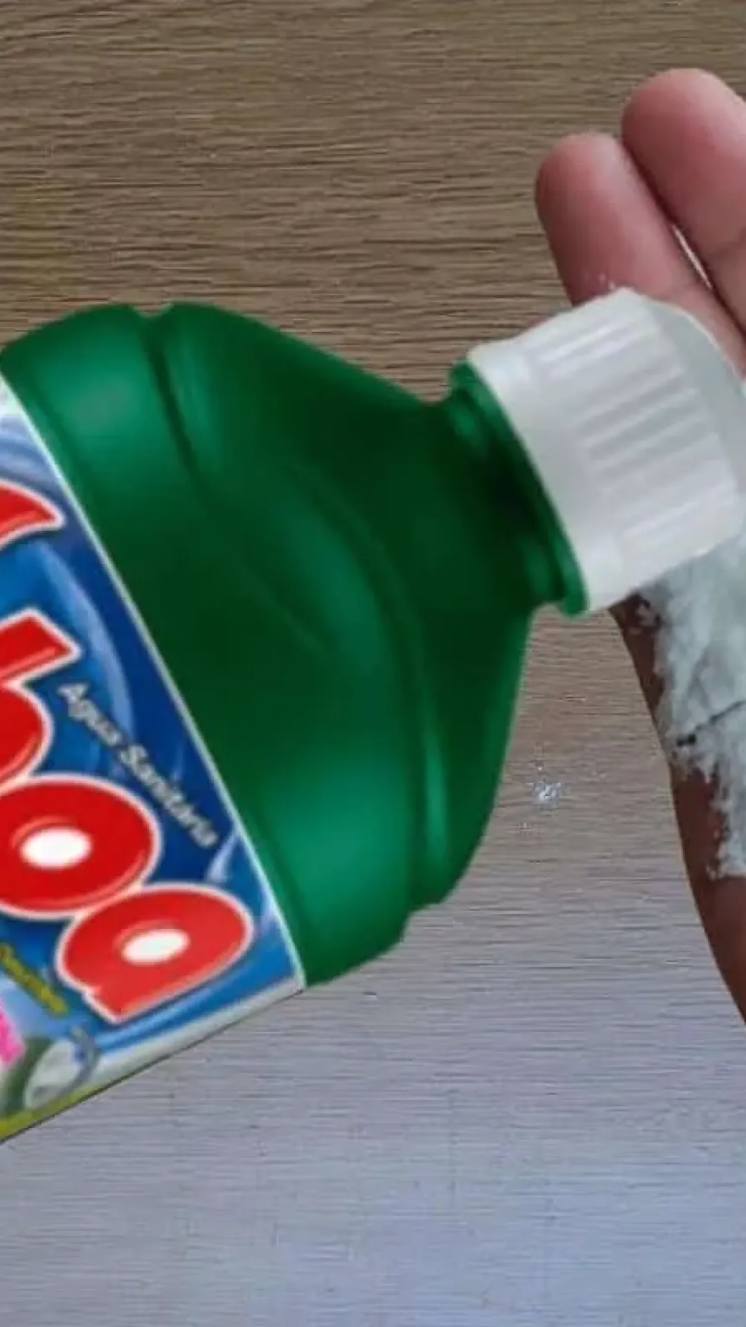 Como fazer água sanitária caseira para economizar dinheiro na compra do mercado