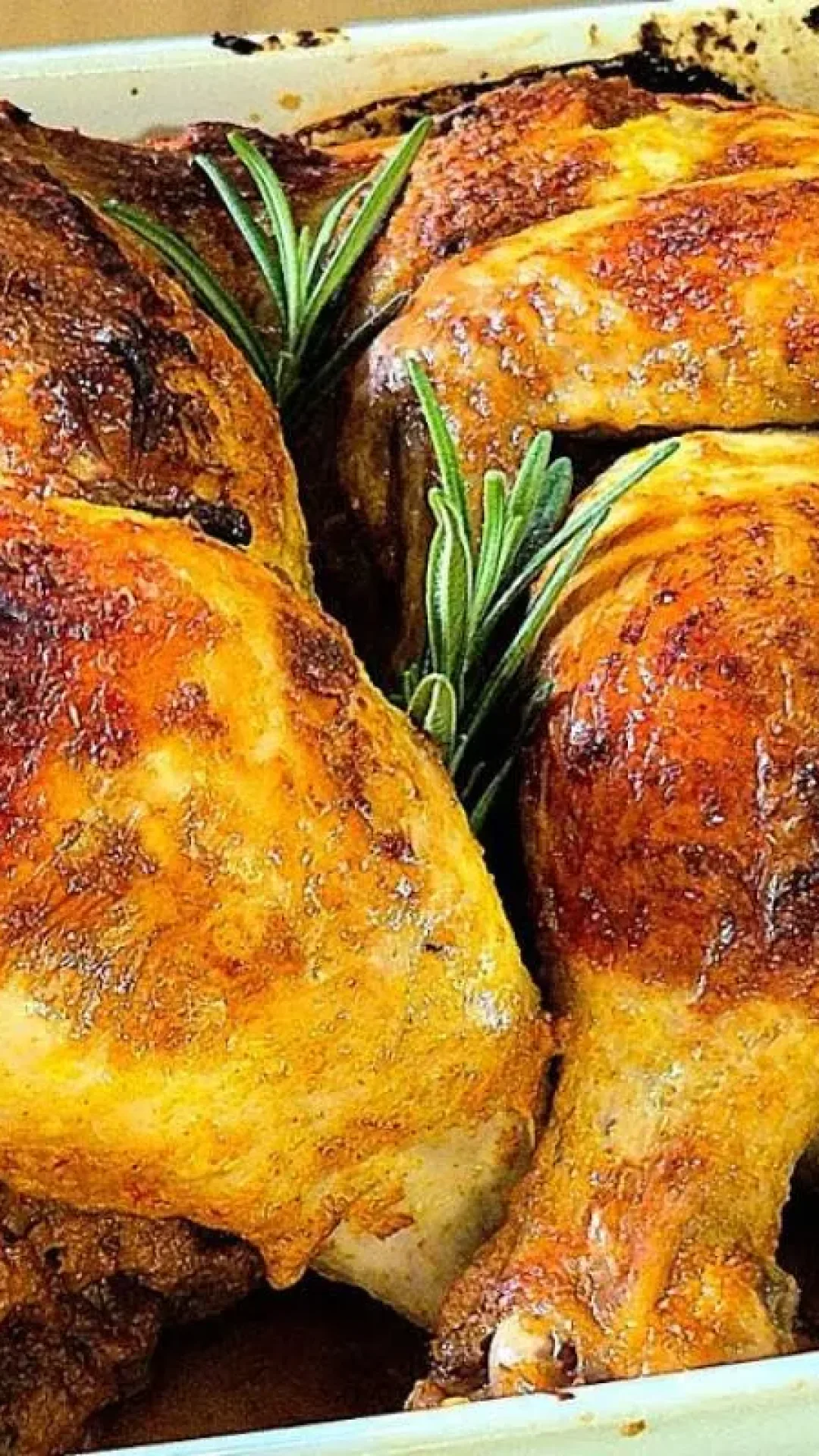 Como fazer frango assado douradinho: fica igual ao frango de domingo da padaria