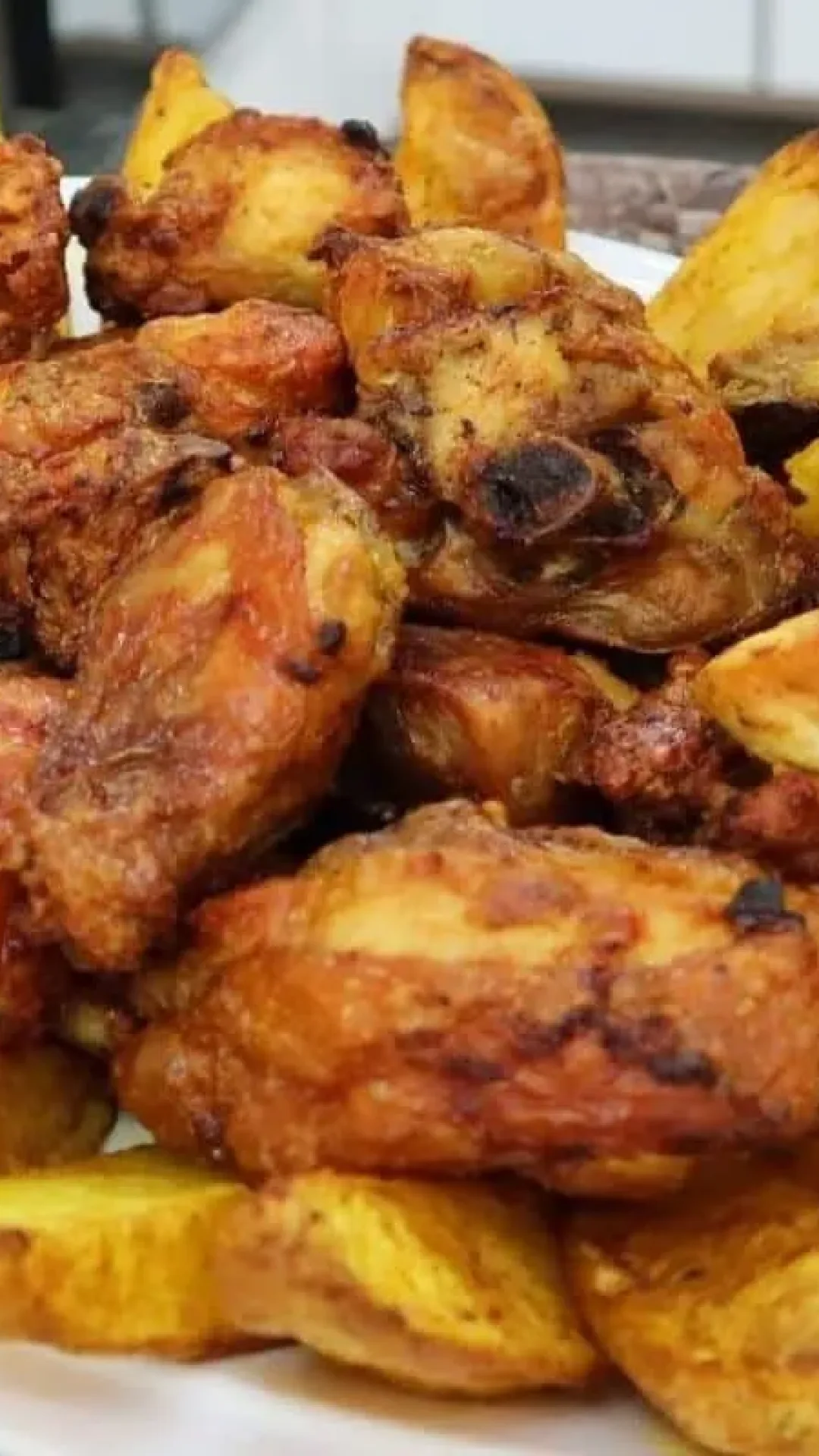 Como fazer frango com batatas sequinho por fora e suculento por dentro para o natal