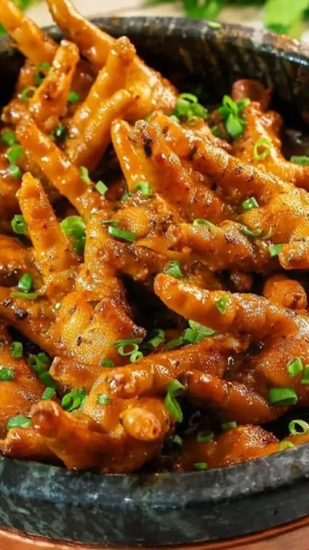 Como fazer pé de frango à moda mineira que fica saboroso e suculento