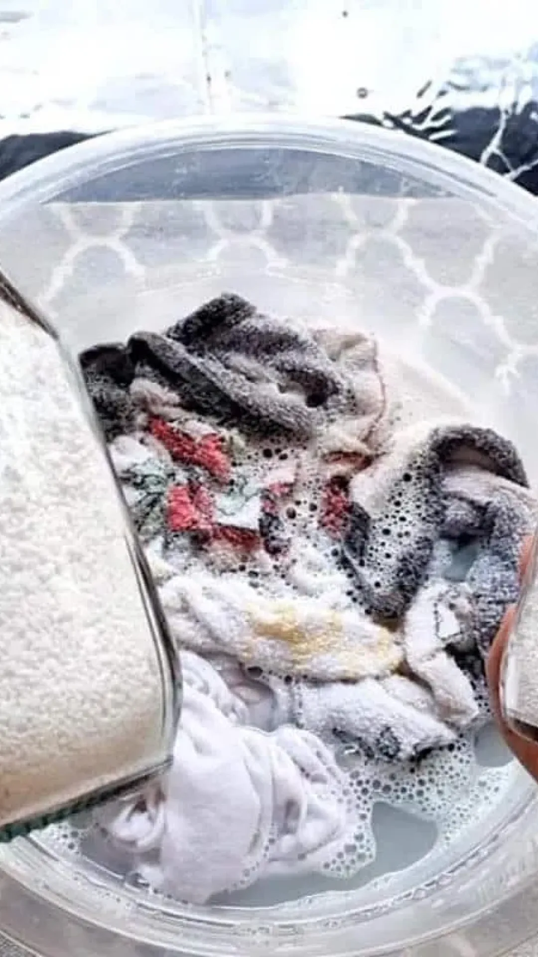Como fazer percarbonato caseiro para facilitar a sua vida na hora desencardir roupa e pano de prato