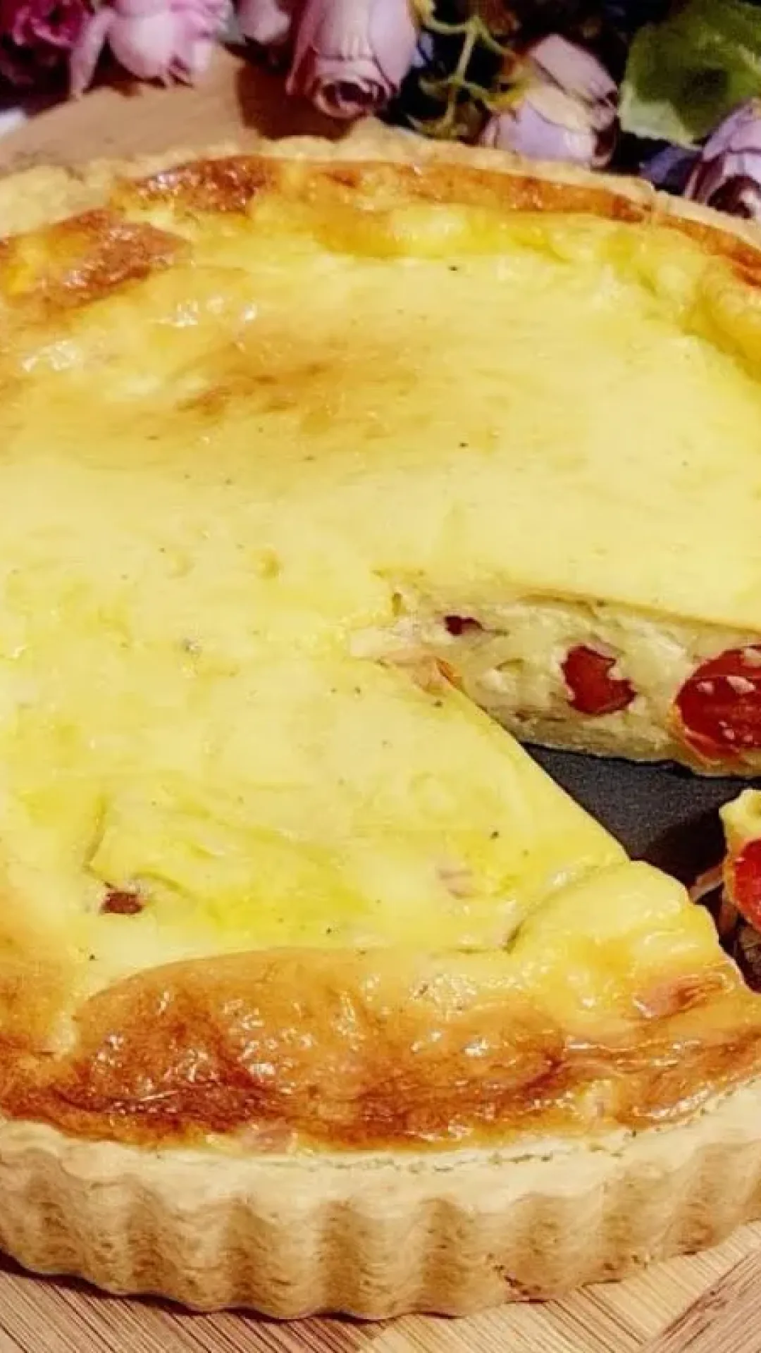 Como fazer torta de tomate, presunto e queijo tipo quiche para uma refeição leve e sofisticada