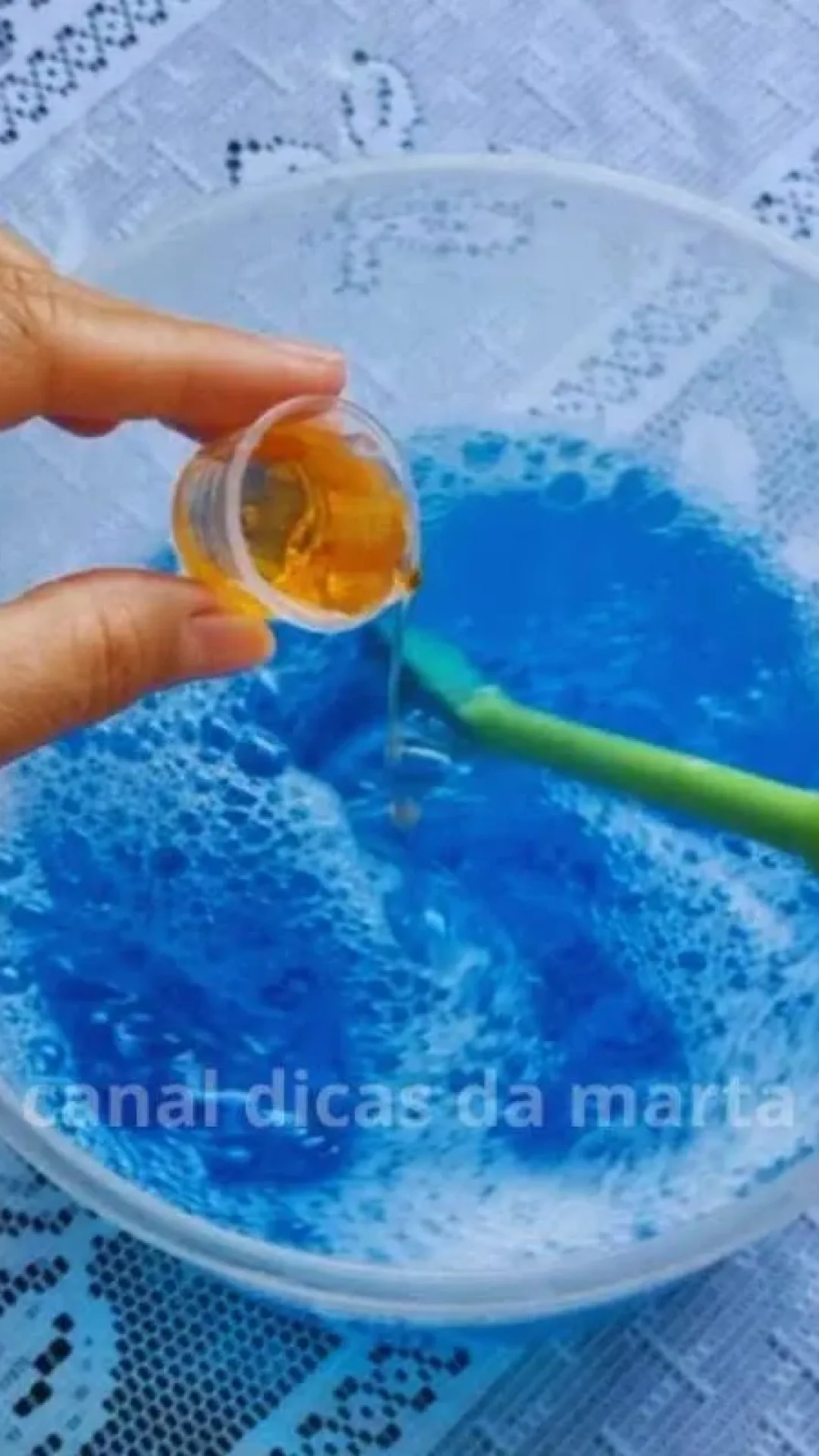 Como fazer um multiuso para limpeza geral fácil e econômico que vai te ajudar bastante