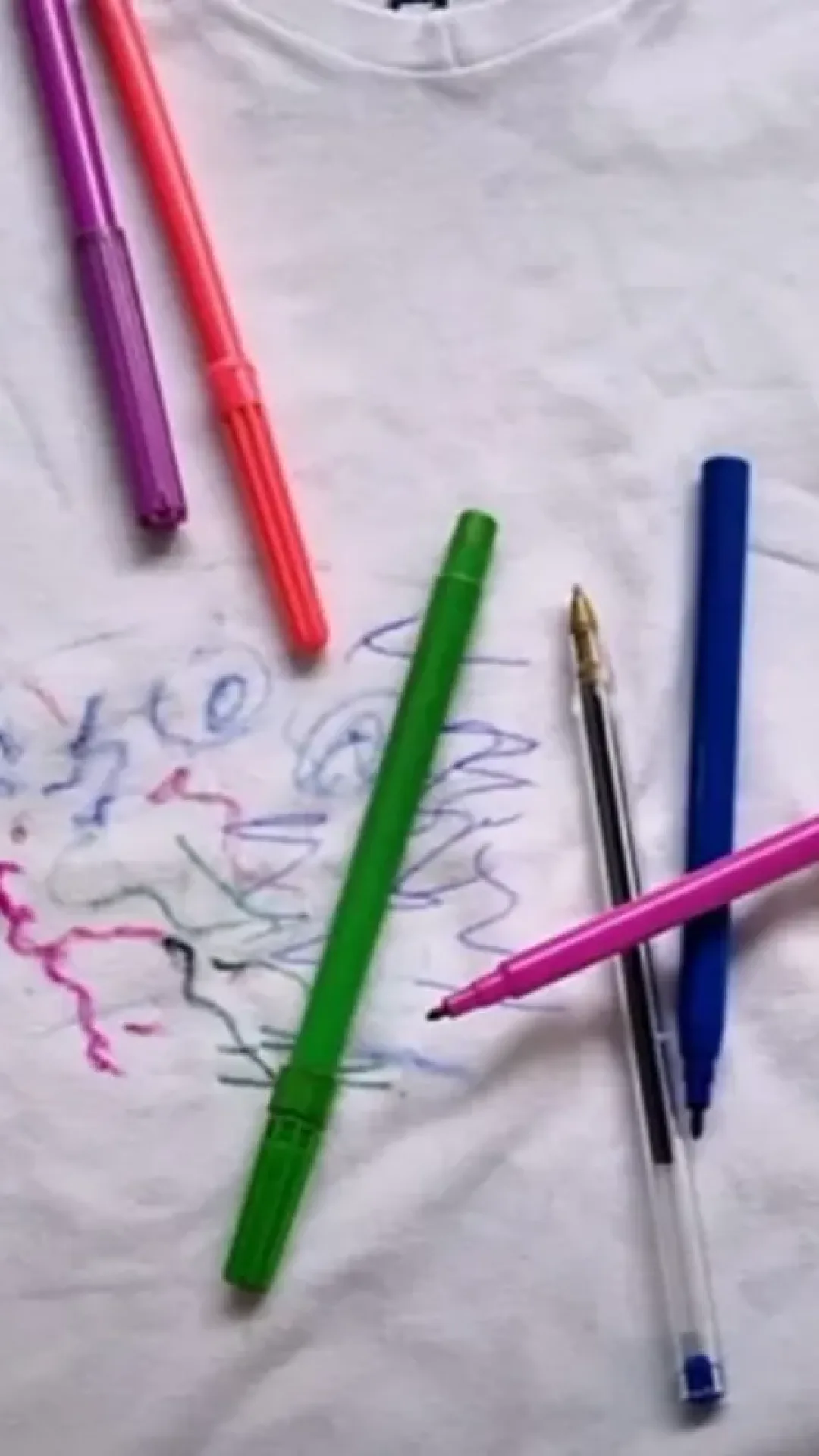 Como tirar tinta de caneta da roupa: ótima dica para limpar o uniforme escolar dos seus filhos