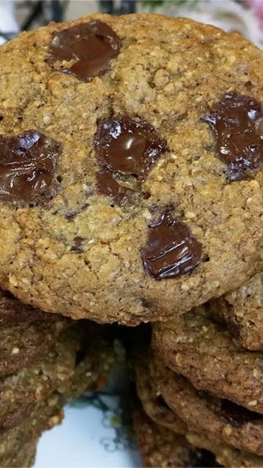 Cookie sem glúten crocante por fora e macio por dentro perfeito para qualquer hora do dia