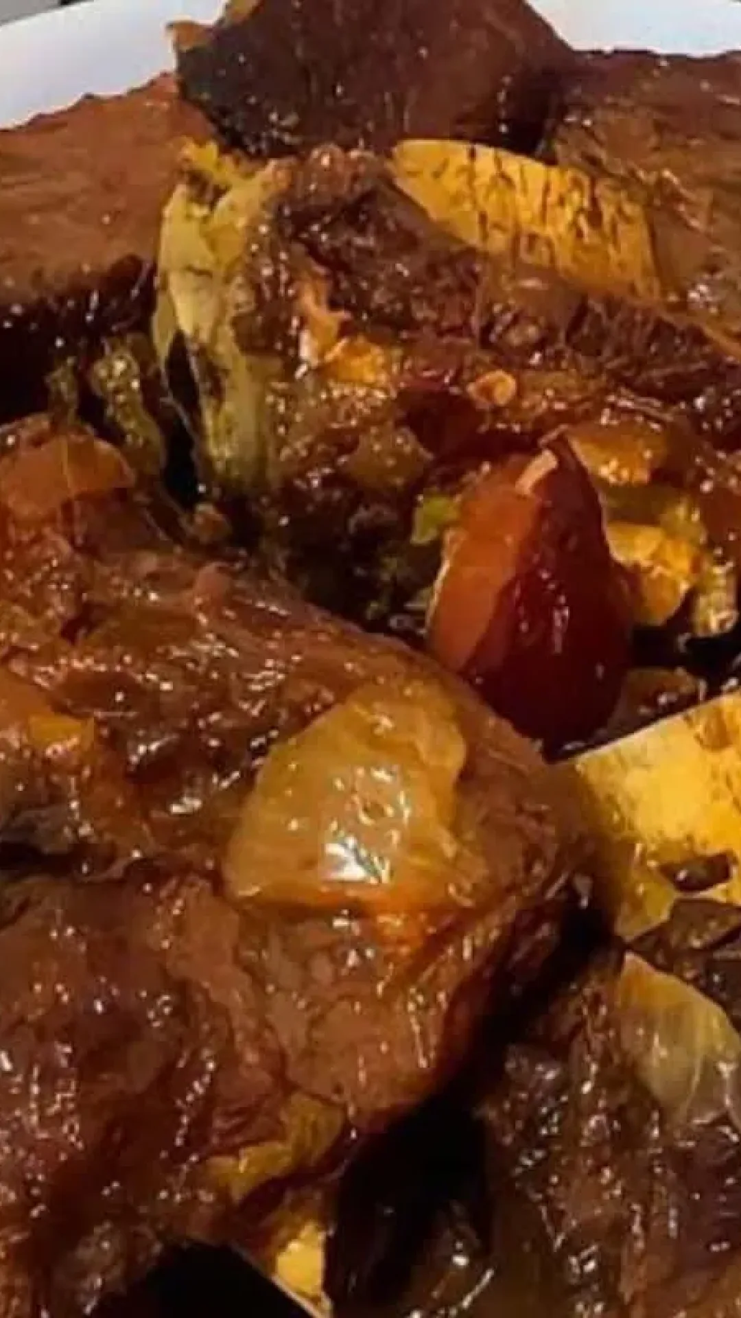 Costela assada na panela: muito suculenta e sai da panela soltando do osso