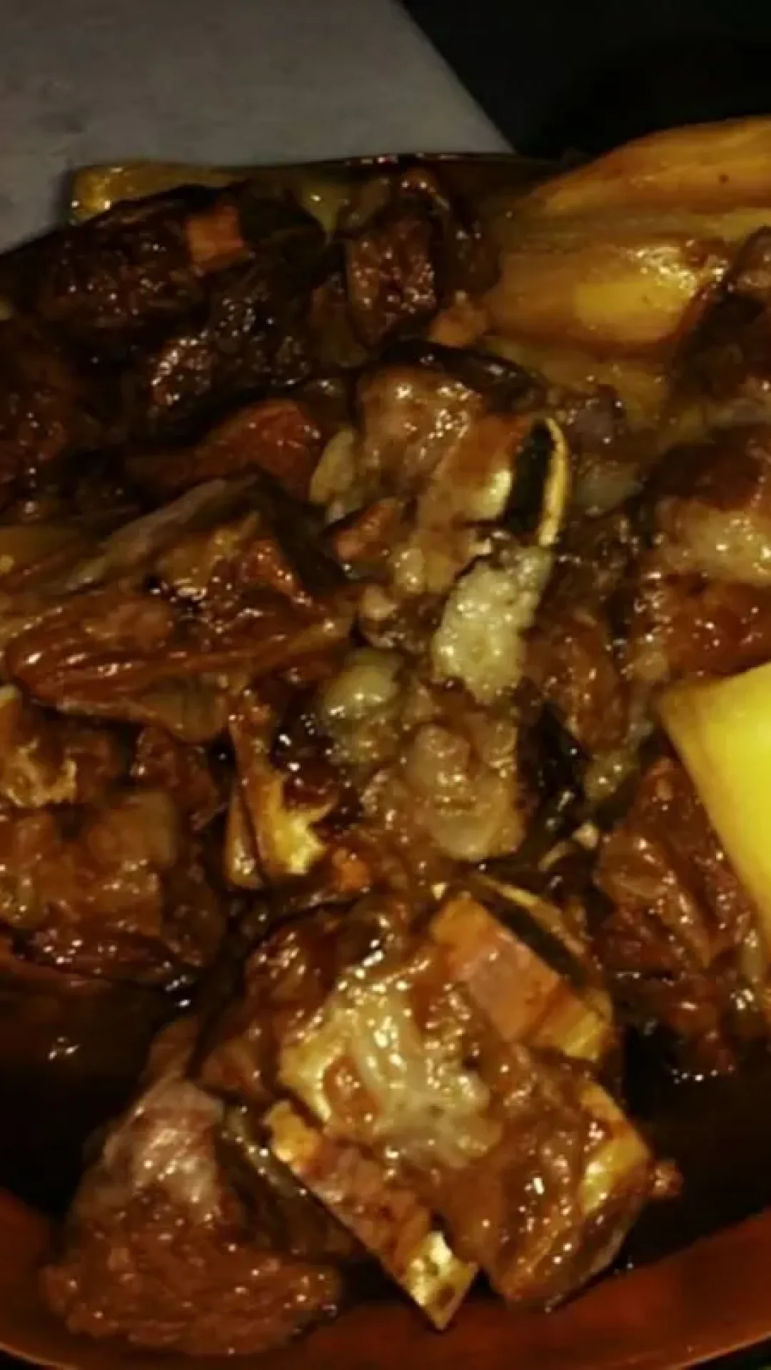 Costela com mandioca de um jeito fácil para ficar suculenta e soltando do osso