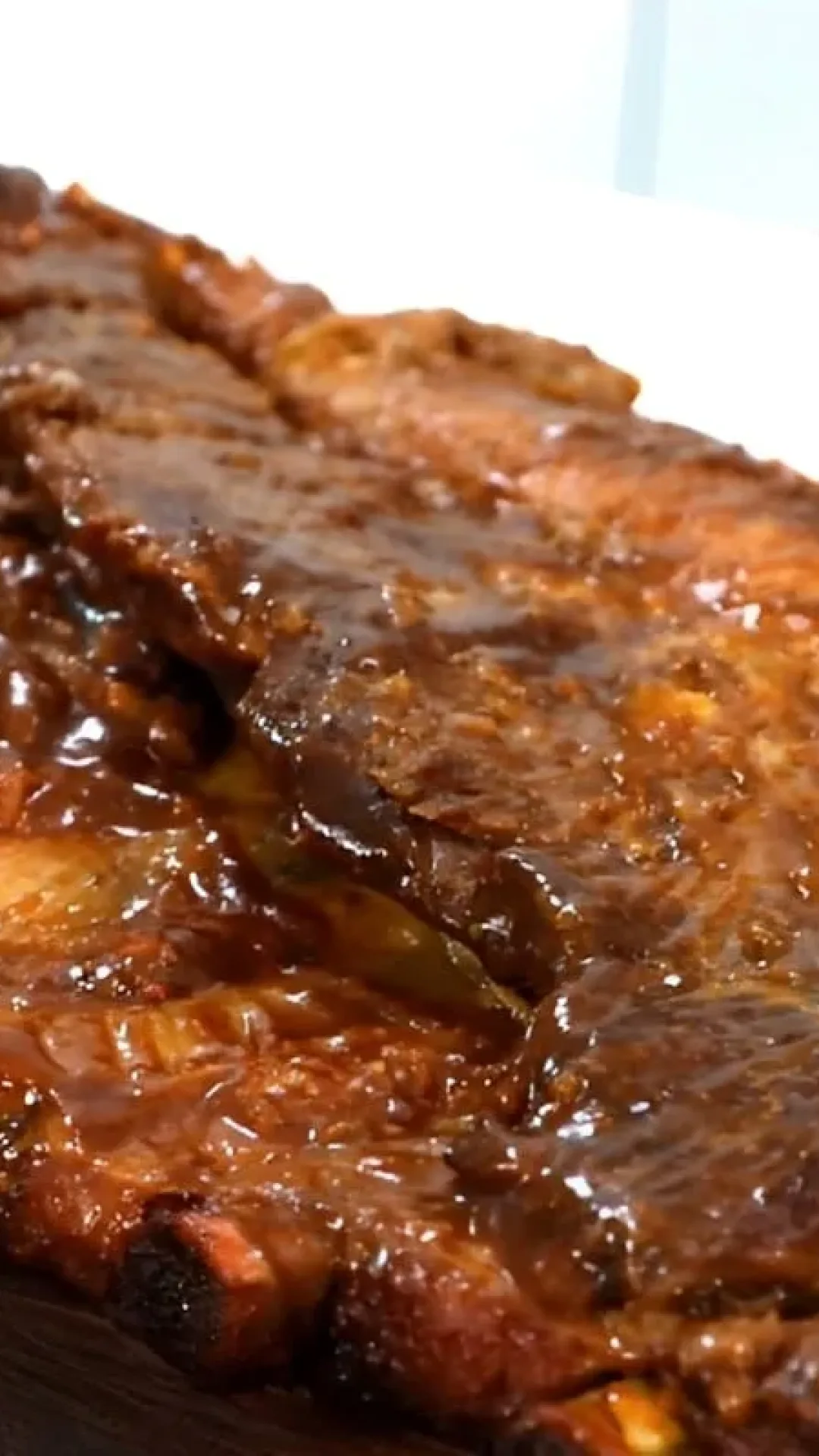 Costelinha com barbecue soltando do osso perfeita para fazer no feriado