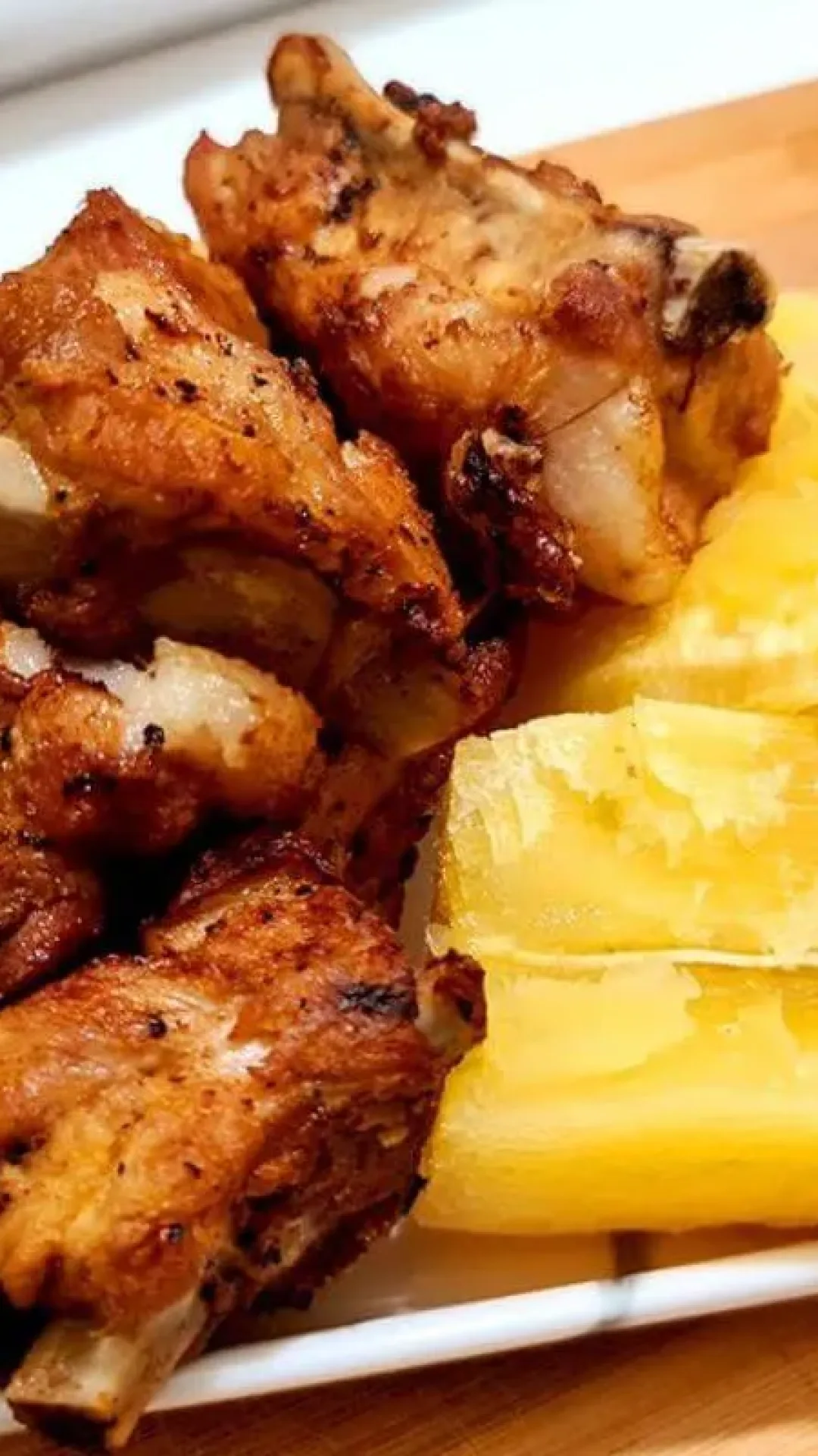 Costelinha com mandioca uma porção de lanchonete deliciosa feita na sua casa