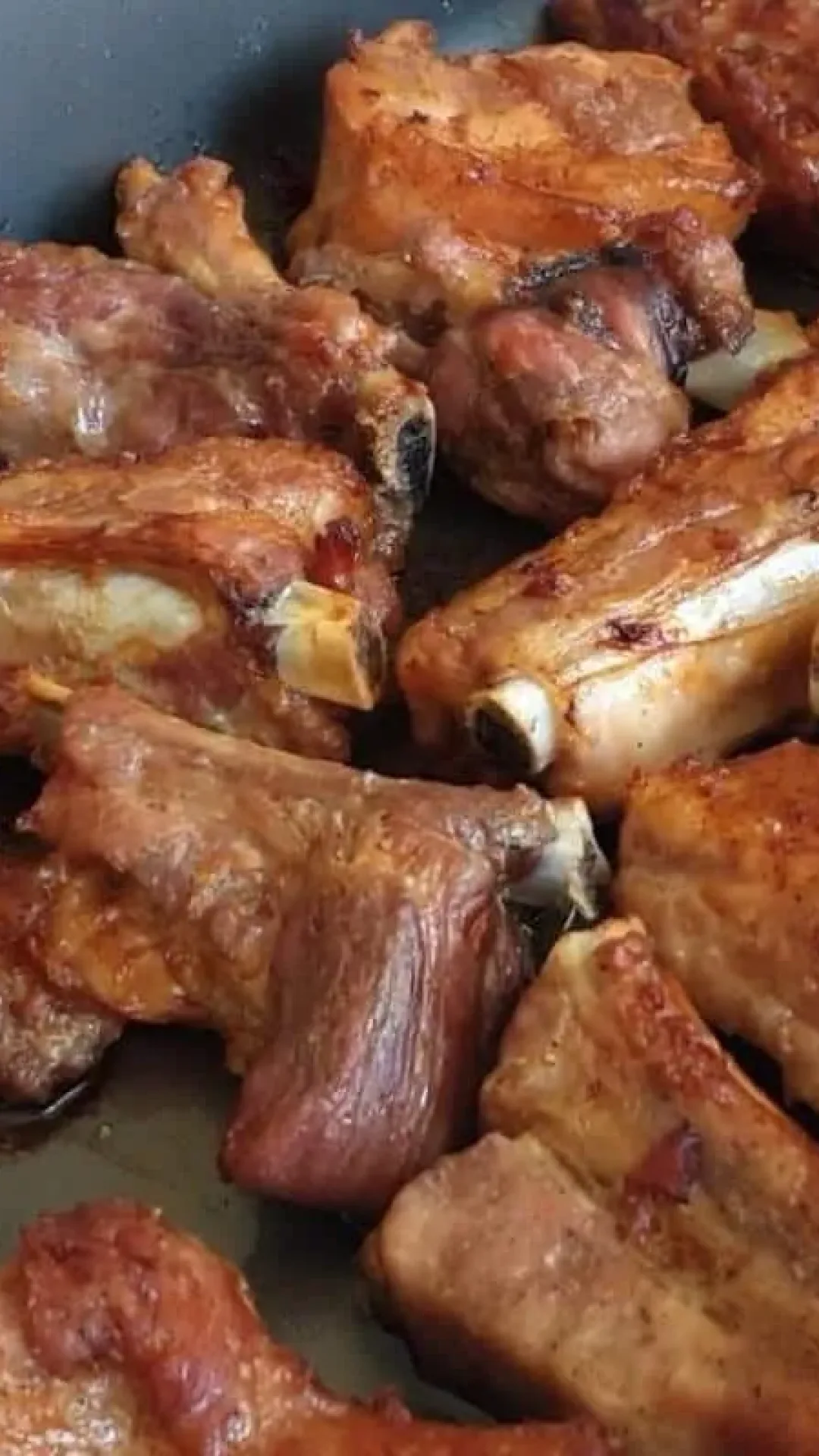 Costelinha de porco assada no forno que não fica ressecada