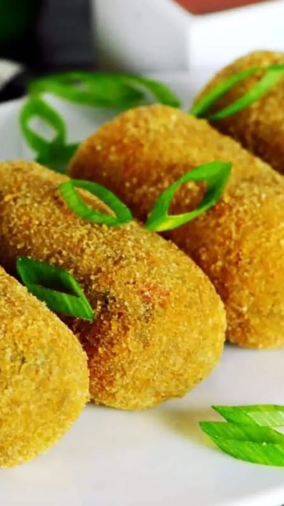 Croquete de carne moída com casquinha crocante igual porção de lanchonete