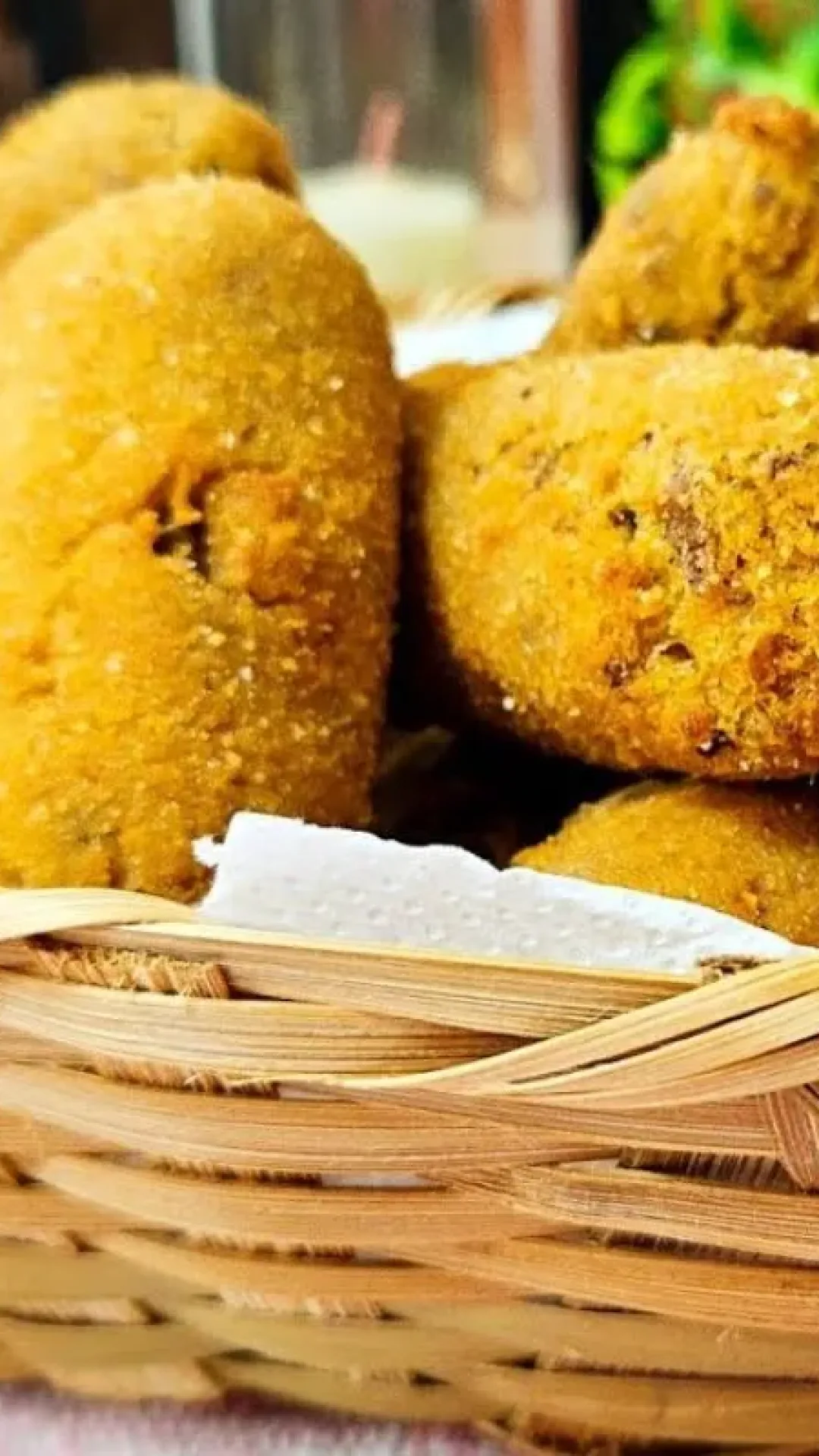 Croquete de carne moída que rende muito e fica com uma casquinha sequinha e crocante que todos amam